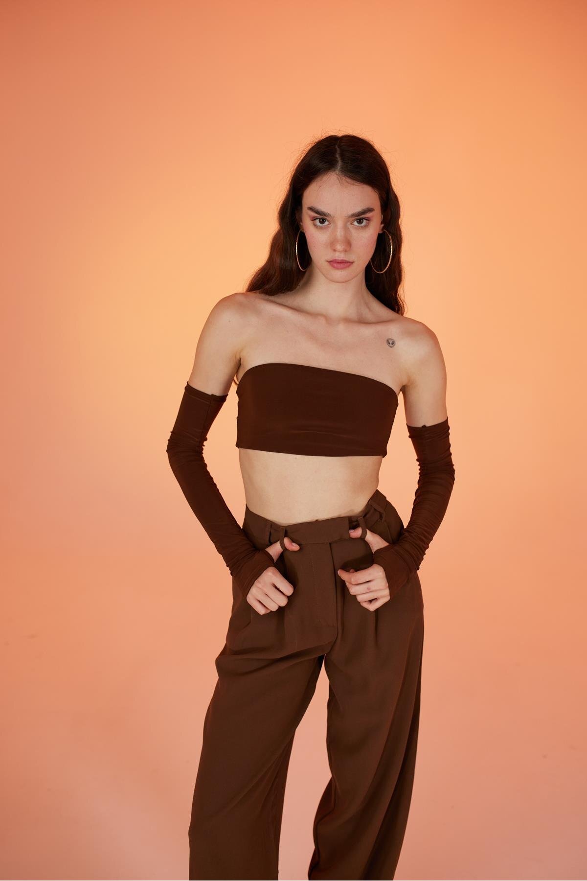 Strapless Model Noir Blouse with Sleeve Detail Brown