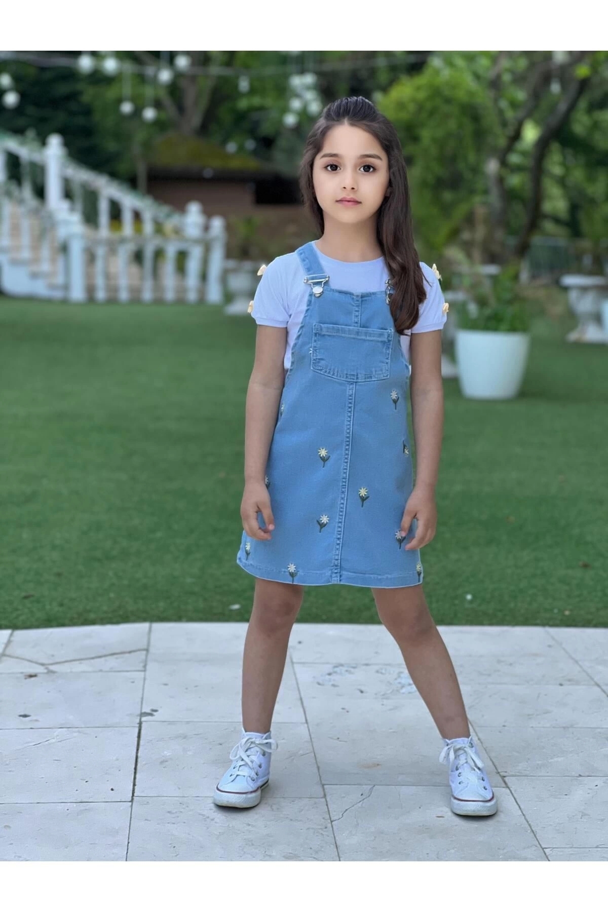 DUDOR KİDS Kız Çocuk Çiçek Nakışlı Kot Jile Elbise Ve Beyaz T-Shirt Takım fotoğrafı 5 (önizleme)