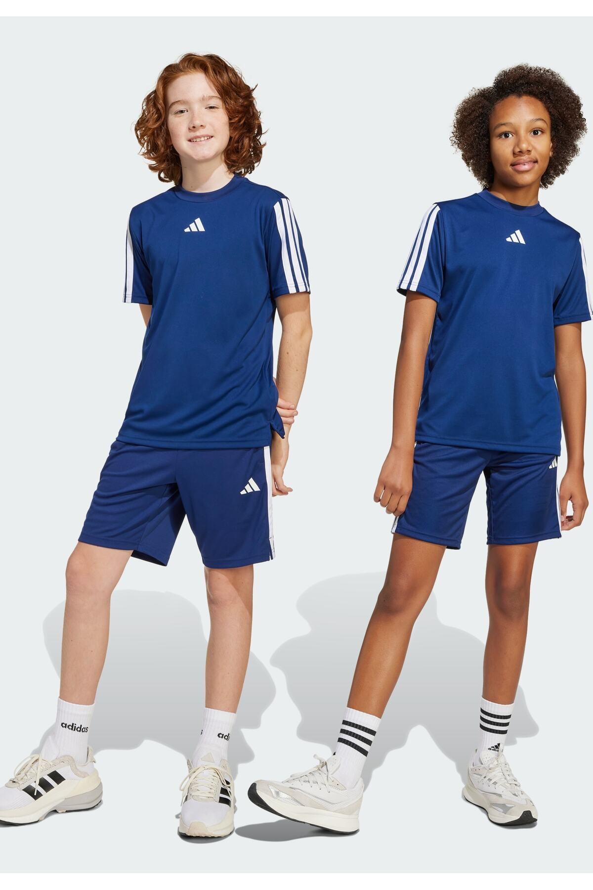 adidas-Дитячий чорний сорт 8