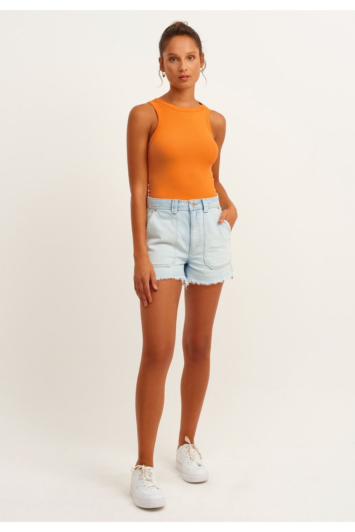 la & vetta-Woman's Orange Ribbed T-shirt Halter Collar Knitted Singlet 2
