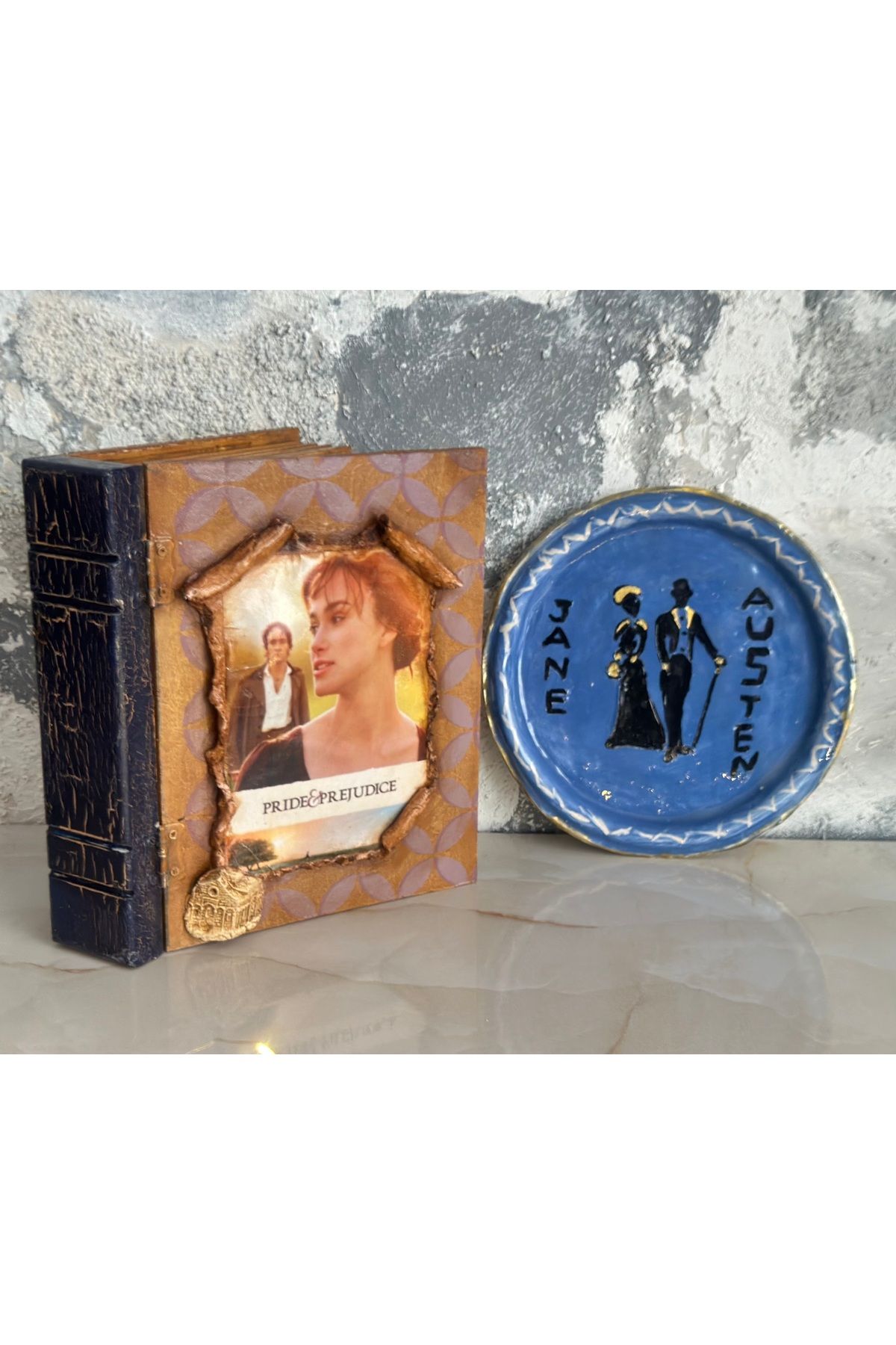 Kumsal Hobi Sanat Jane Austen Aşk ve Gurur Temalı Ahşap Kitap Kutu ve Seramik Dekoratif Tabak