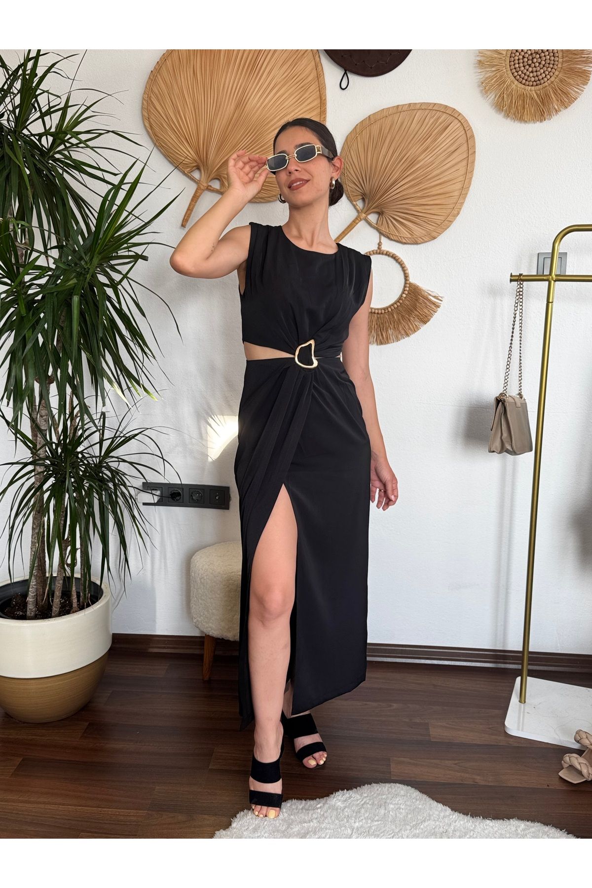 Butik Merve Sarıkaya Bel Dekolteli Yırtmaçlı Maxi Boy Elbise