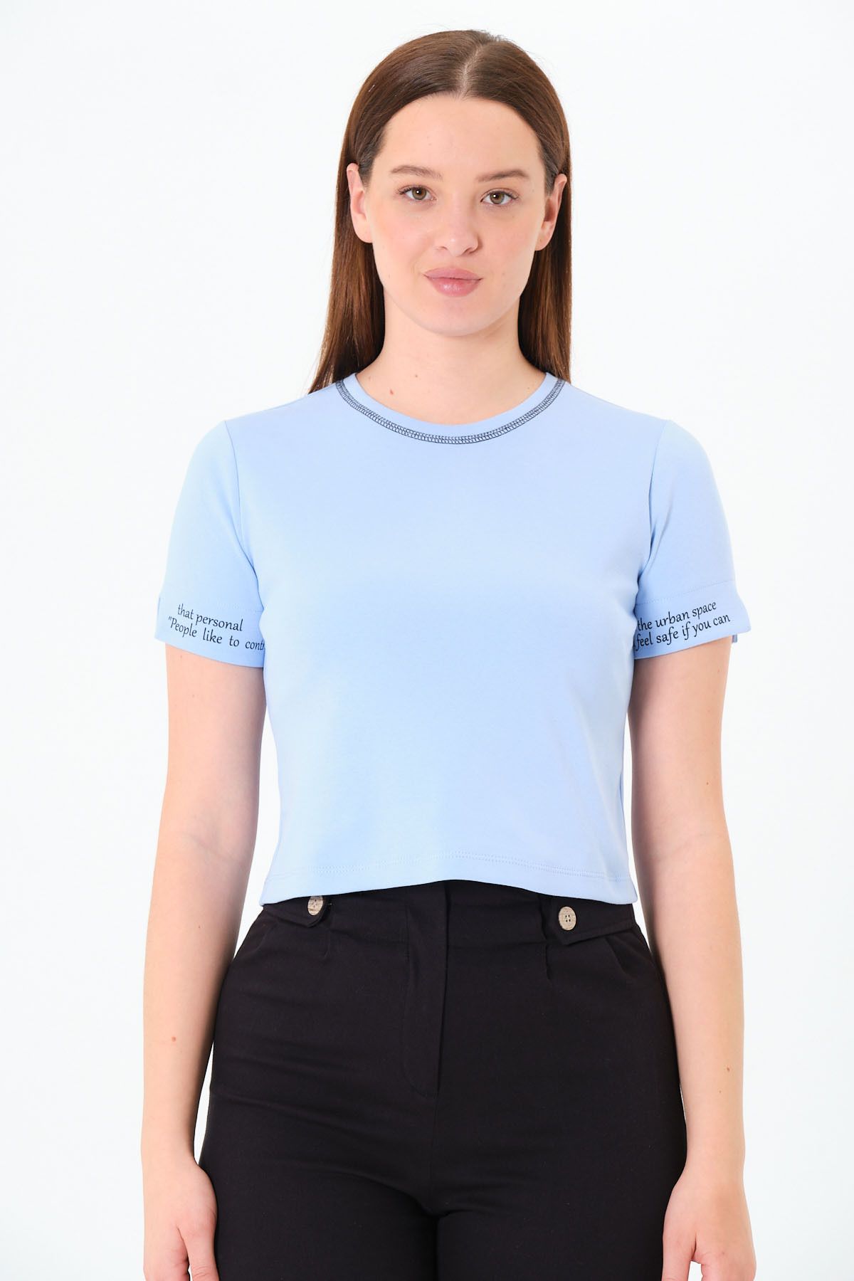 Sortie Collection Kadın Bisiklet Yaka Karyoka Dikişli Kısa Kollu Baskılı Açık Mavi Crop Tişört T-shirt