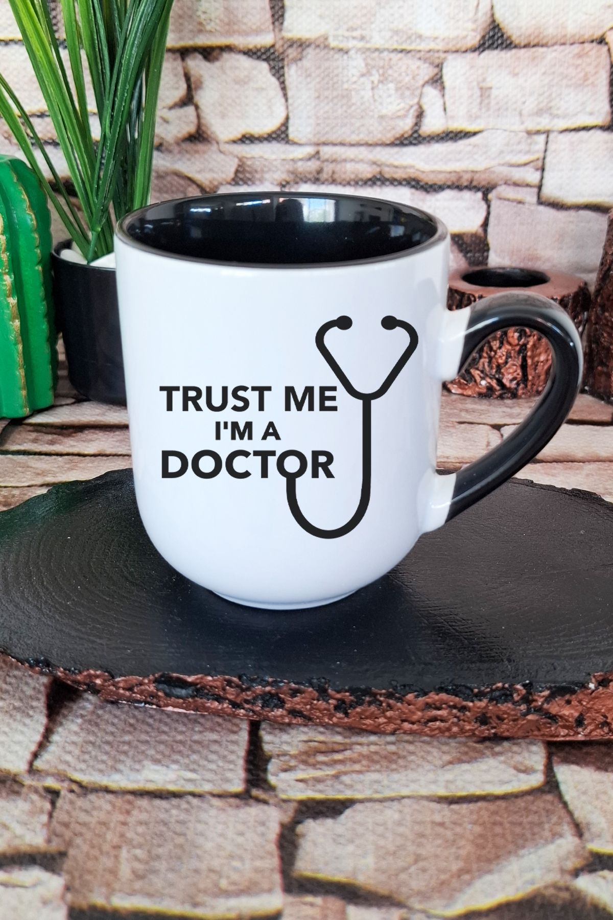 qoeuyl boutique Trust Me I'm A Doctor Doktora Hediye Baskılı Içi Ve Kulpu Siyah Renkli Premium Kupa Bardak