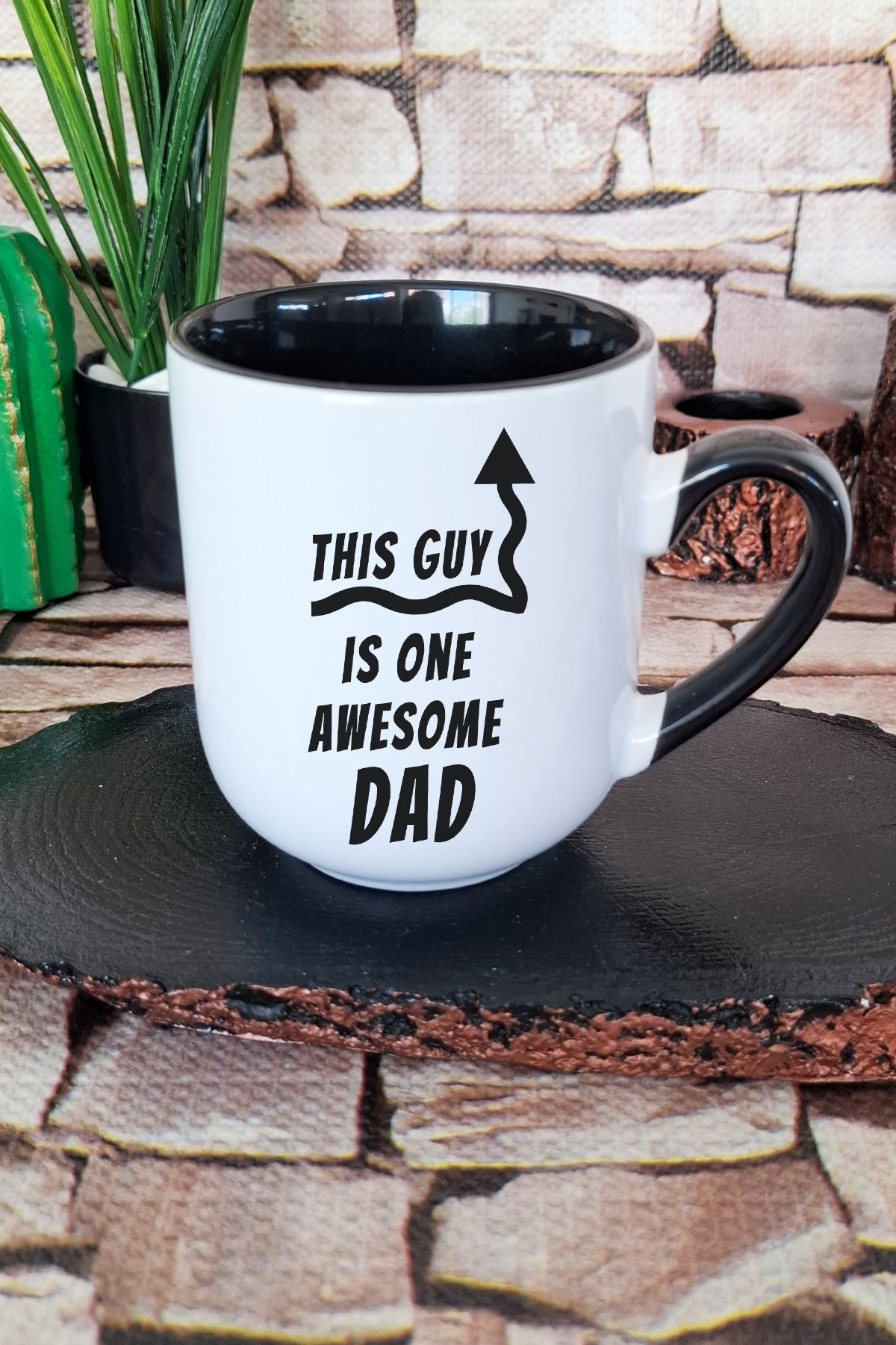 qoeuyl boutique This Guy Is One Awesome Dad Babalar GünüBaskılı İçi ve Kulpu Siyah Renkli Premium Kupa Bardak