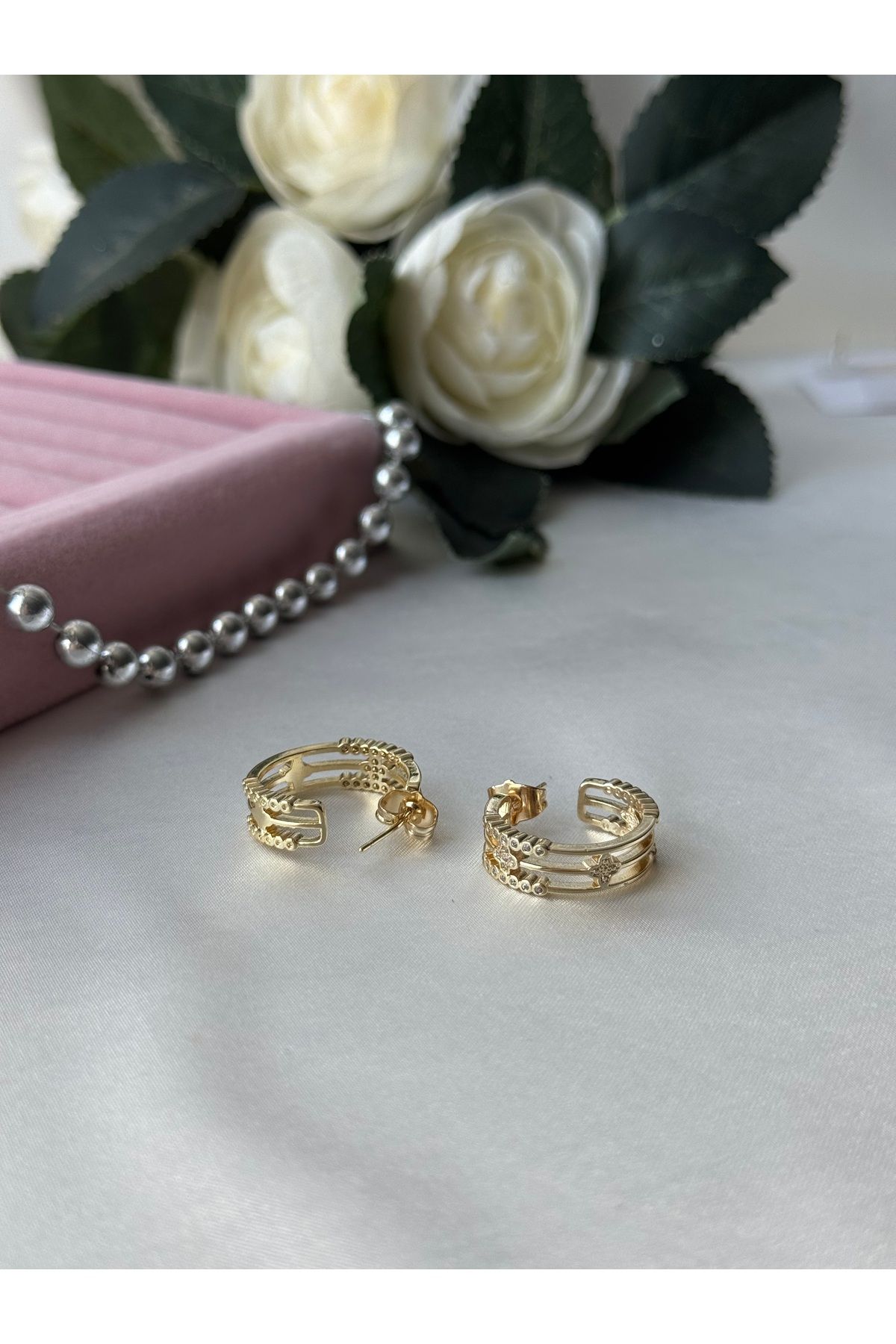 JEWELRY Özel Seri Altın Renkli 3 Sıralı Yuvarlak Halkalı Zirkon Taşlı Rodyum Kaplama VIP Küpe