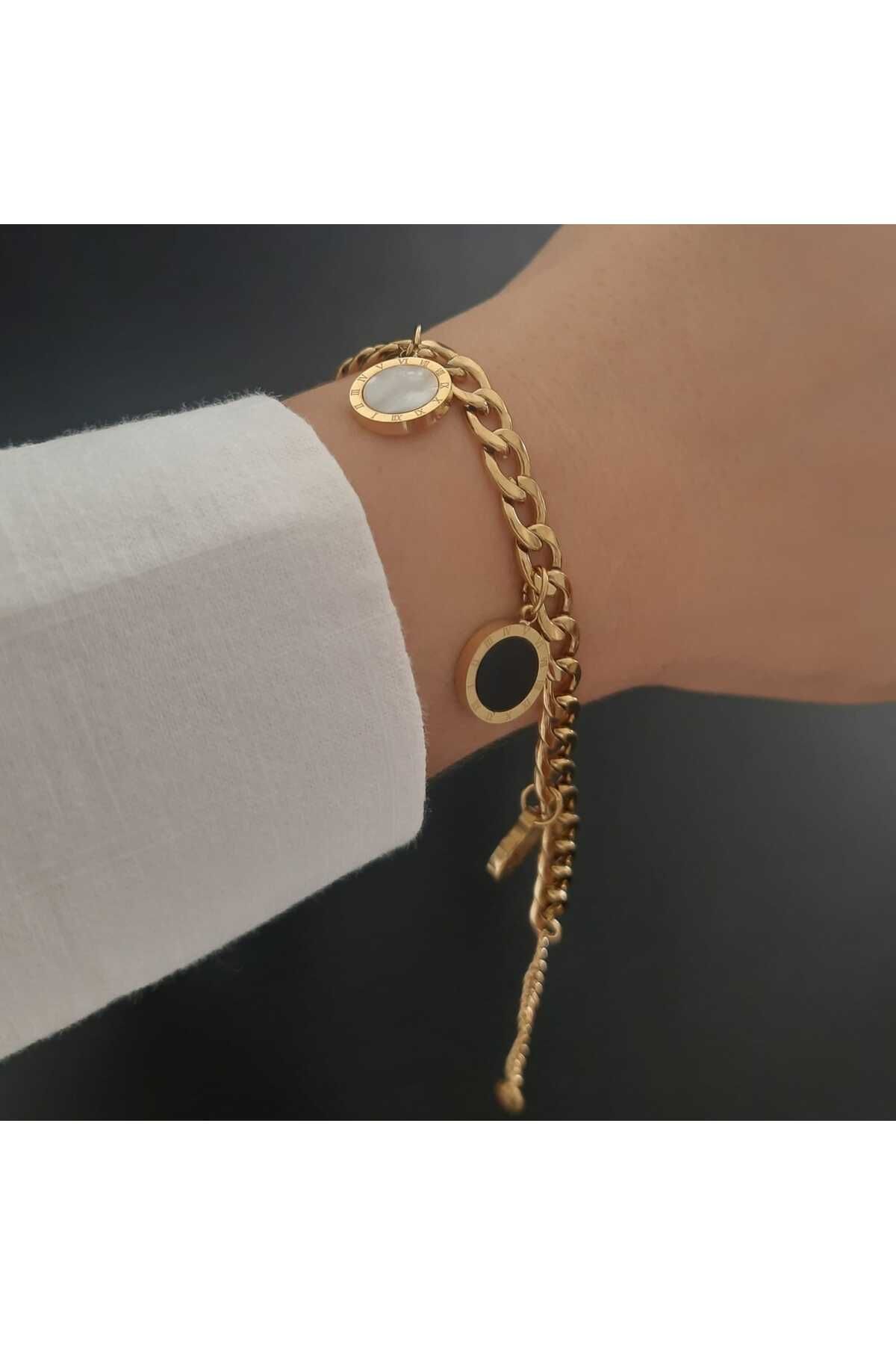 Betül Çekiç Çelik Gold Renk Sallantılı Aksesuarlı Kadın Bileklik