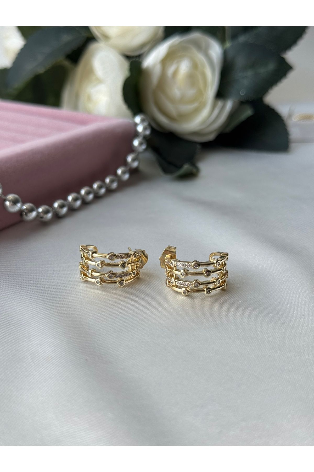 JEWELRY Özel Seri Altın Renkli 4 Sıralı Zirkon Taşlı Yuvarlak Rodyum Kaplama VIP Küpe