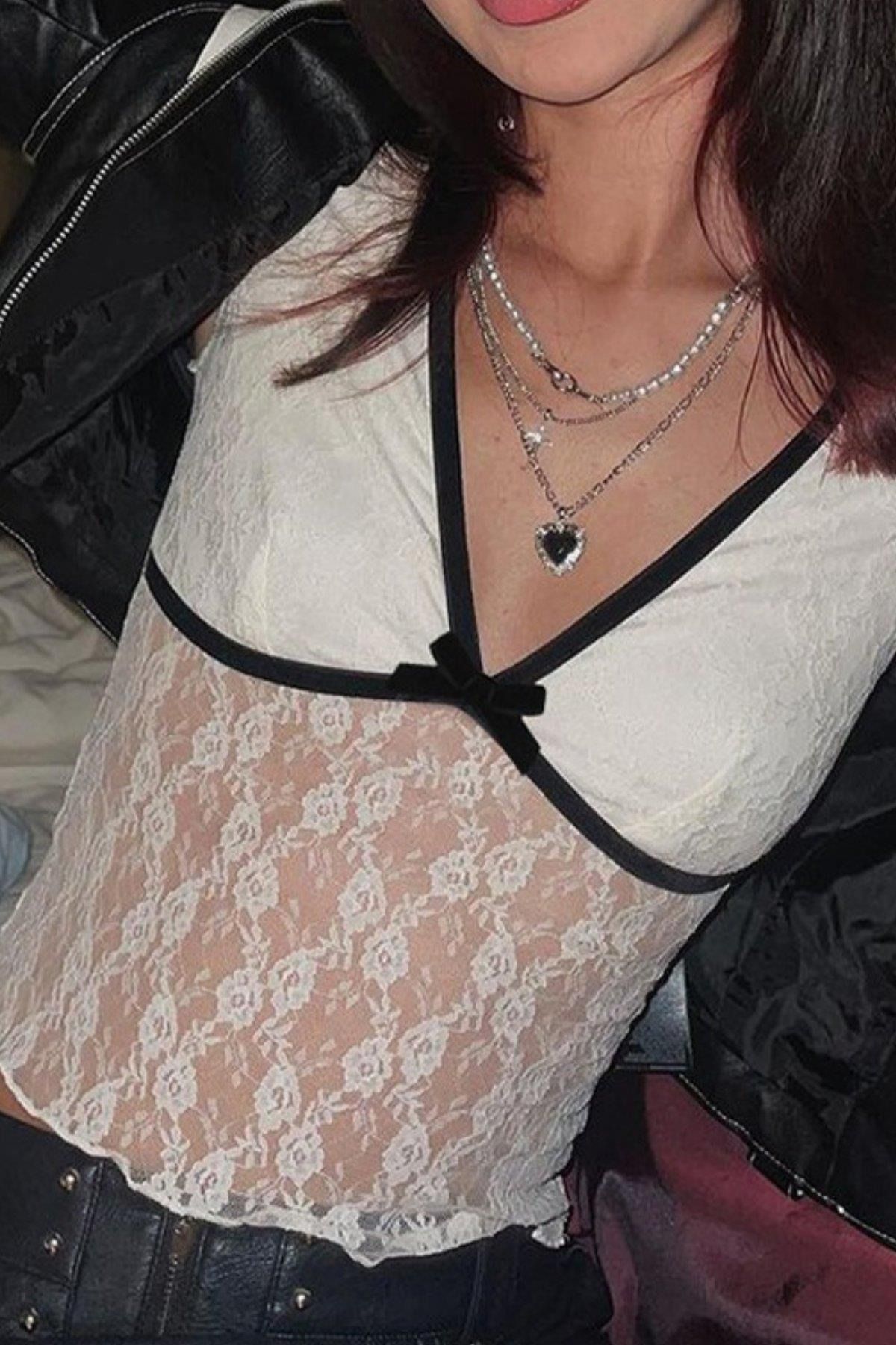 Gofeel Beyaz Dantelli Siyah Yakalı Ribbon Kısa Kollu Crop