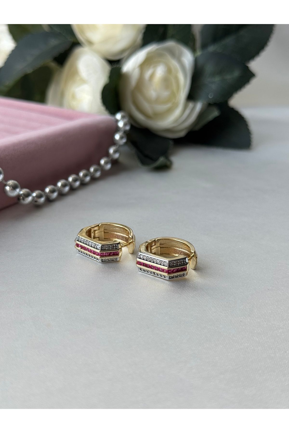JEWELRY Özel Seri Marka Model Pembe ve Zirkon Taşlı Köşeli Yuvarlak Rodyum Kaplama VIP Küpe