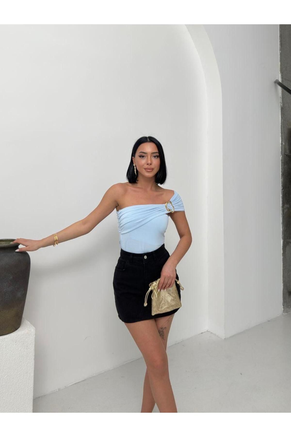 ALLEYTA Kadın Sandy Tek Omuz Aksesuar Detaylı Bluz