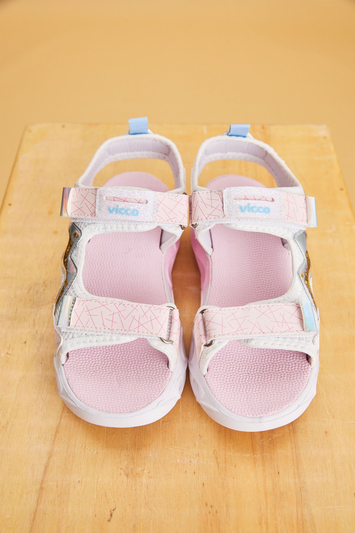 Vicco-Legendy Lighted Girl's White Sandals 6