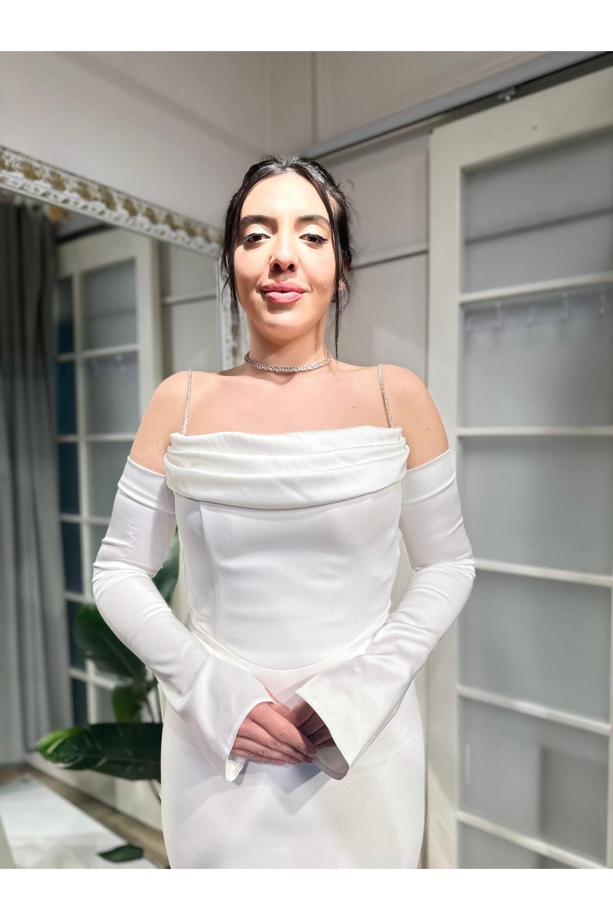 Abiye's MAVİ TAŞ ASKILI YIRTMAÇ DETAY DEGAJE YAKA BALIK ABİYE