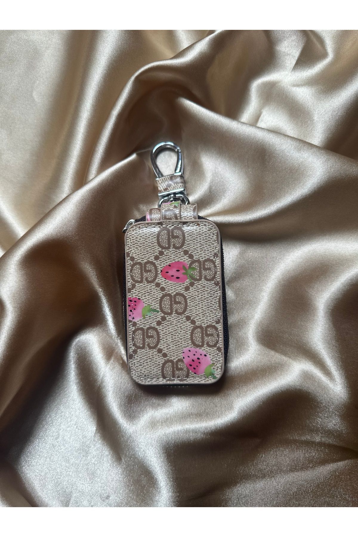 Mien Store Çilek Desenli Mini Anahtarlıklı Çanta