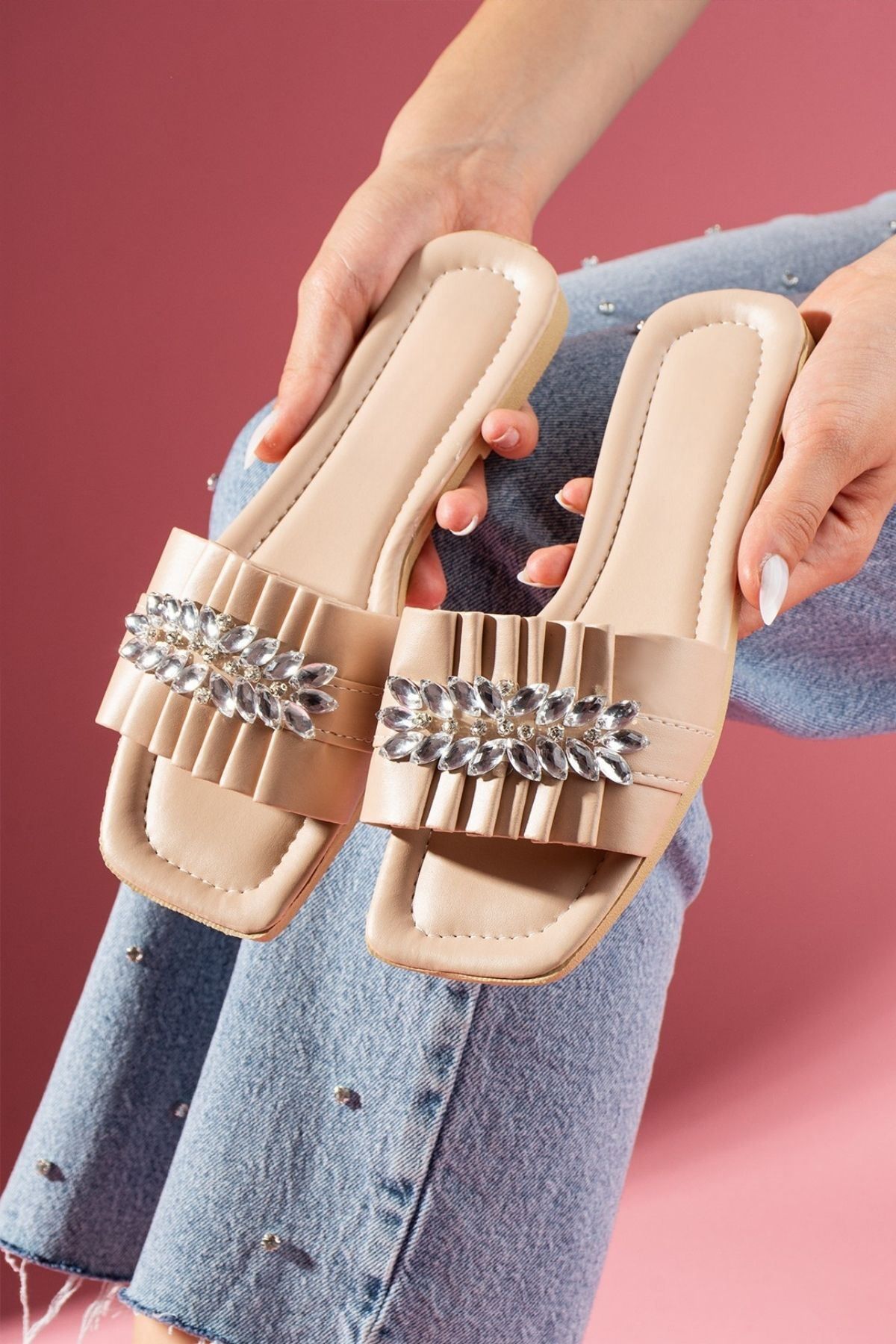 FUGA MODA Thor Vizon Katlamalı Yaprak Taş Detaylı Terlik