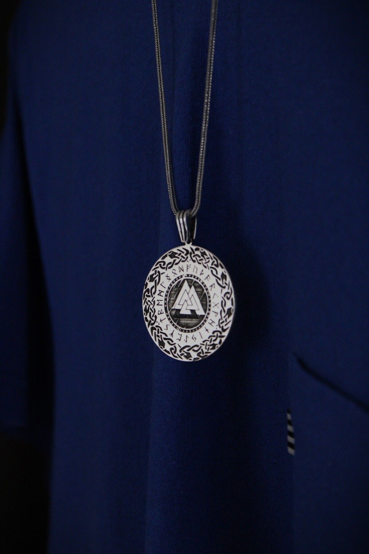 Avcı Silver Valknut Sembolü ve Runik Harfli İskandinav Norse Kolye Ucu