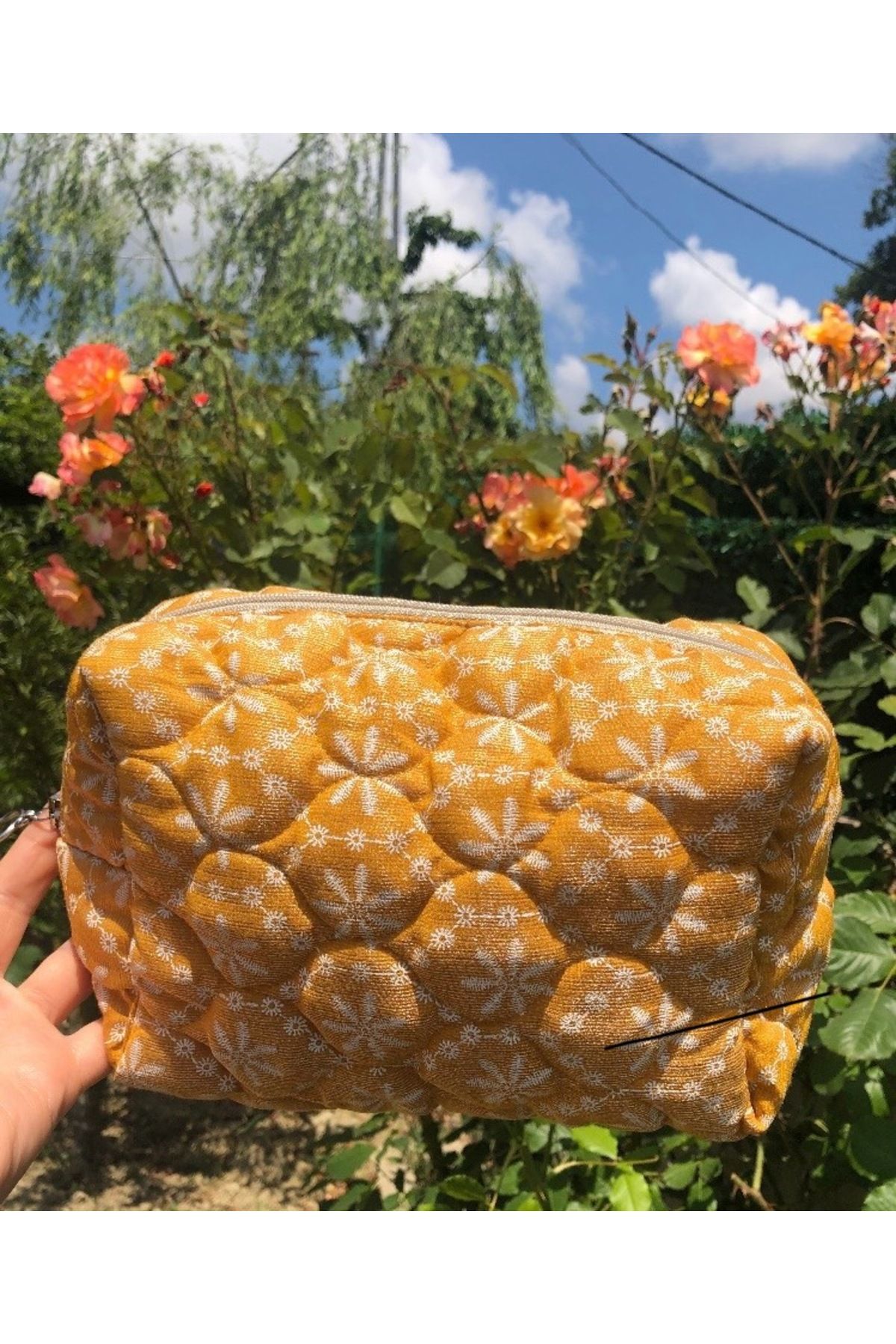 Cream Sarı Papatya Desenli Kapitoneli Makyaj Çantası