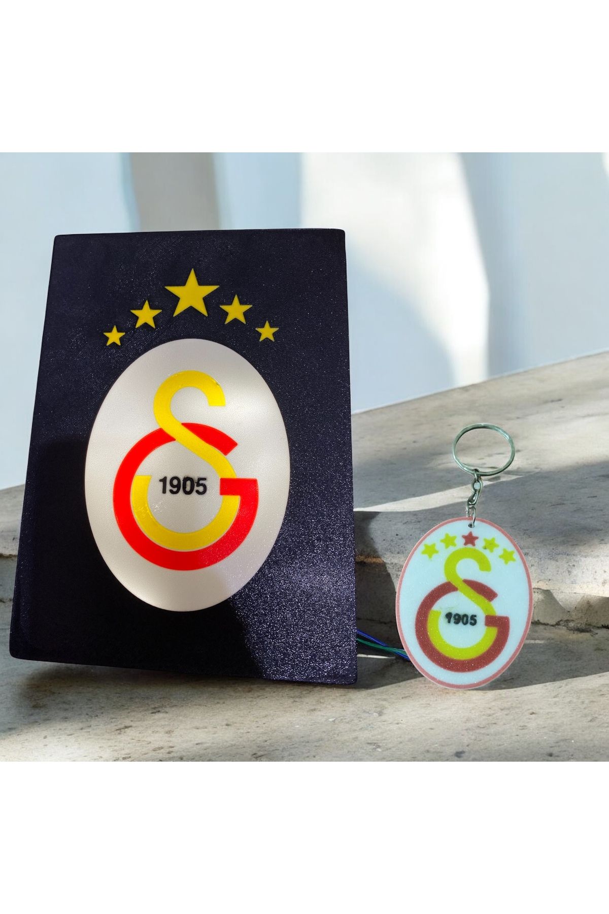 BsdHome Galatasaray Taraftar Seti | LED Işıklı Masaüstü Dekor + Anahtarlık | 2’li Hediyelik Paket