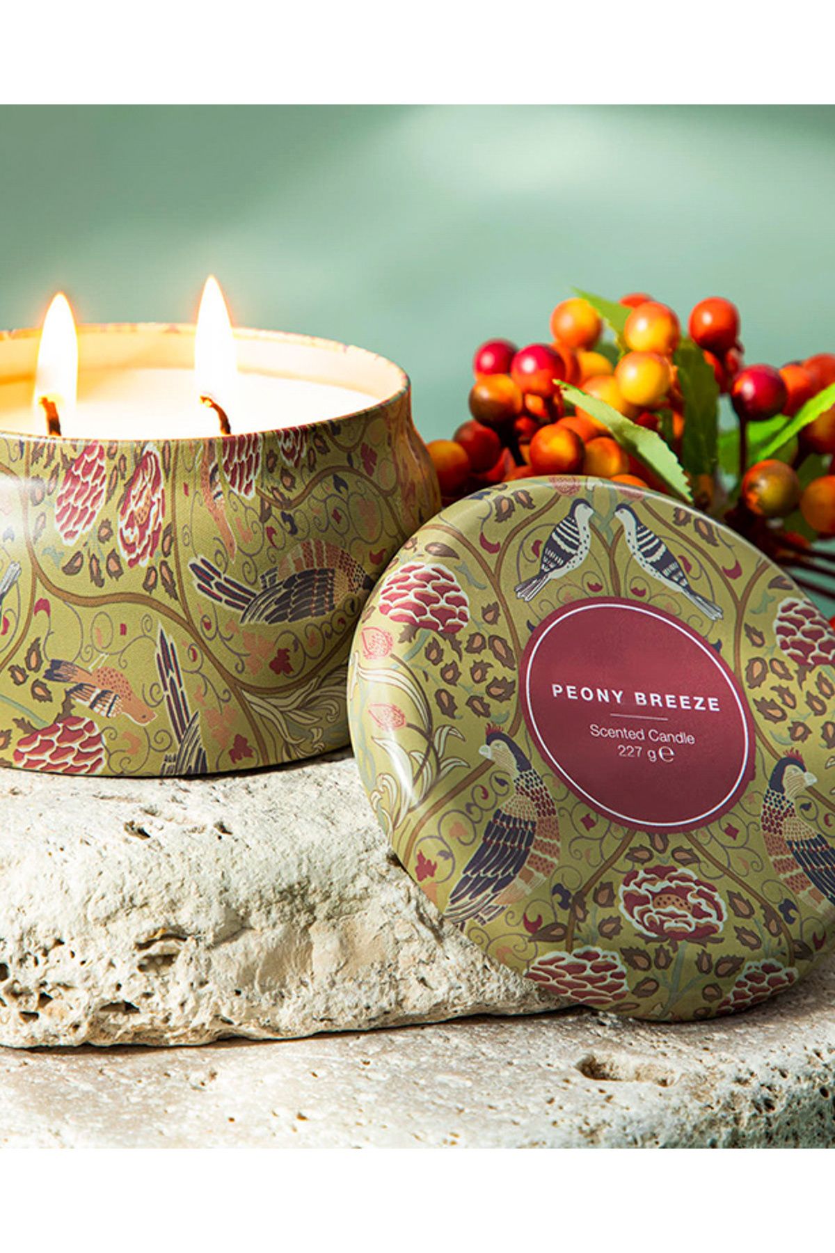 Elioure Peony Breeze Kokulu Mum 227 gr, parlak ve ferah hafif kokusu, evinizi güzelleştirir