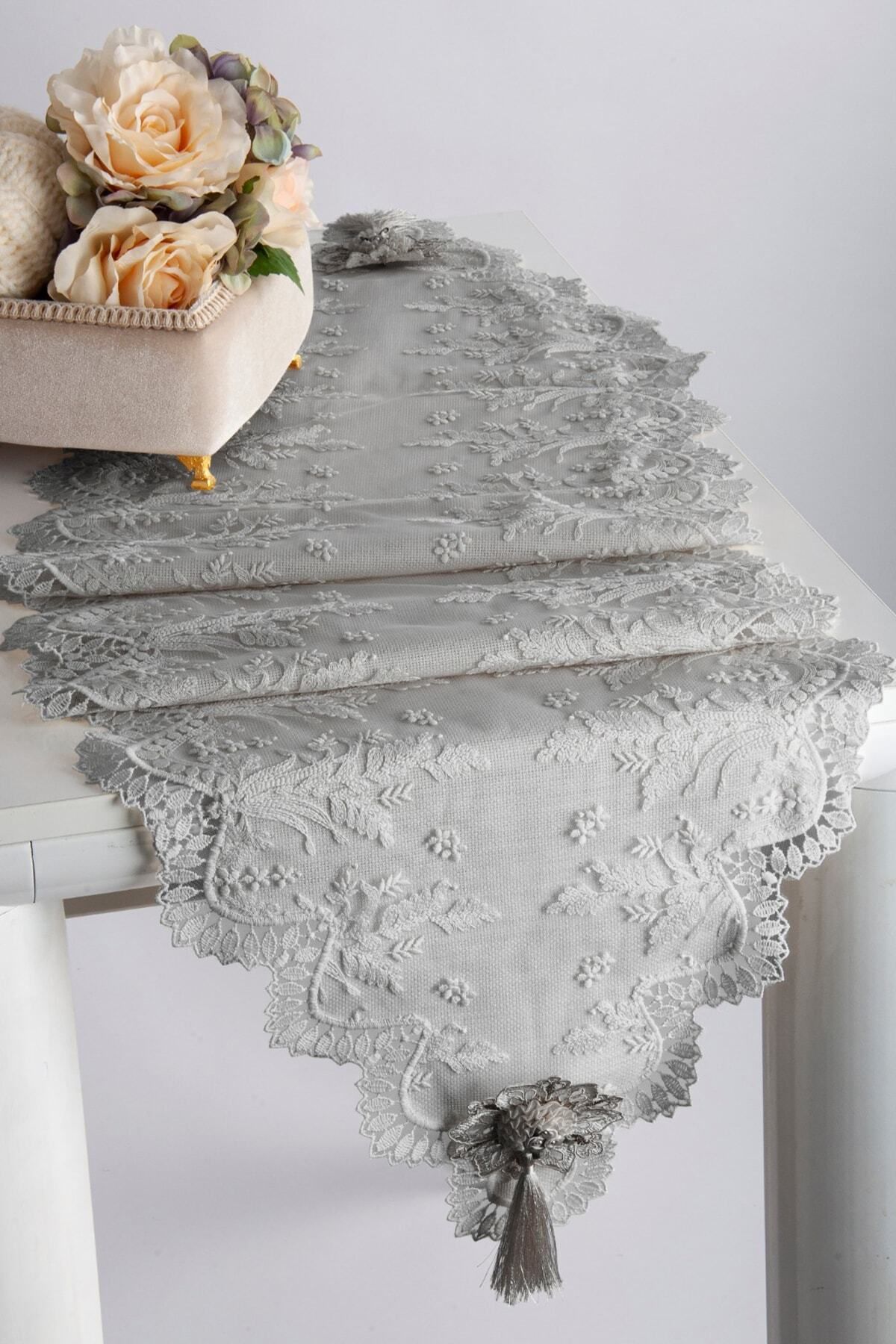 Elioure Gri Nakışlı Leke Tutmaz Runner, 40x140 cm, şık ve dayanıklı ev dekoru.