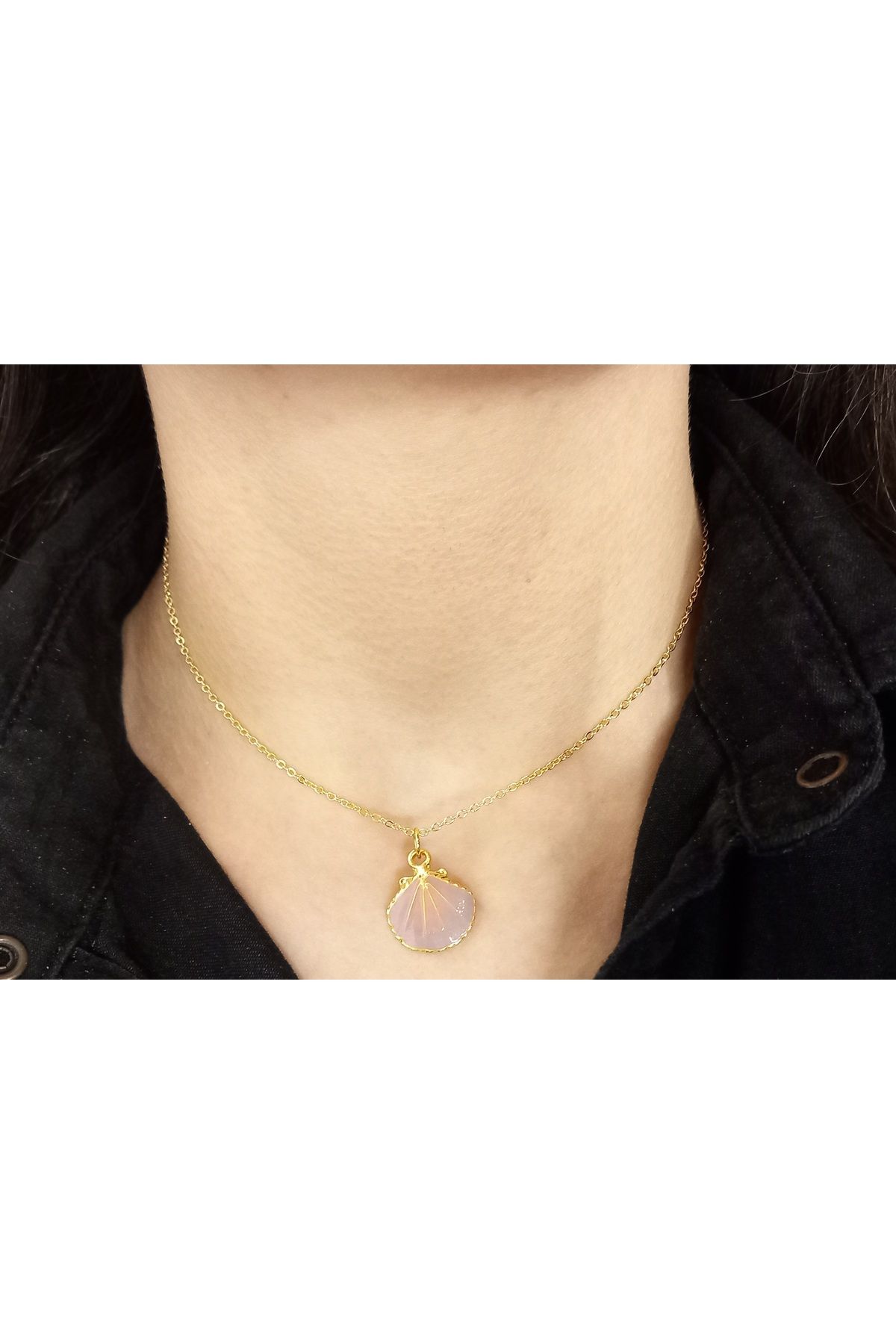 Crystal Atelier Mor Deniz Kabuğu Figürlü Altın Kaplama Kararmaz Çelik Kolye-Deniz Kabuğu Kolye-Yazlık Kadın Kolye