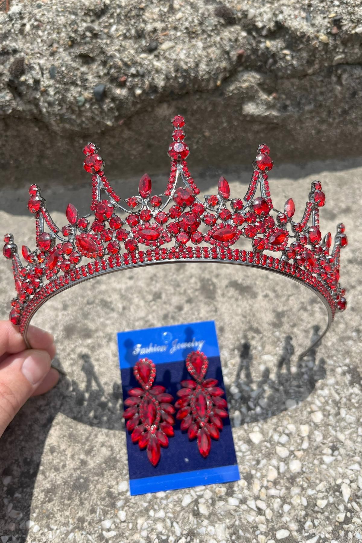 Hobigram Victoria Kırmızı Gelin Kına Tacı Özel Gün Aksesuar Kadın Taç Ve İnce Mekik Küpe Takımı
