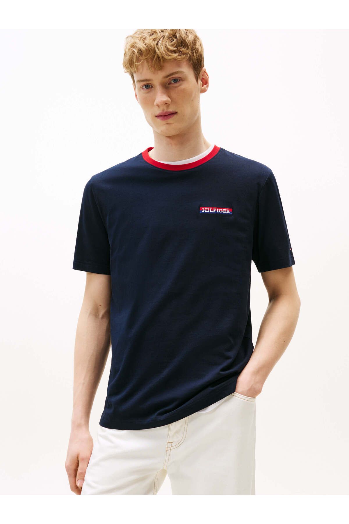 Tommy Hilfiger Erkek Kısa Kol Bisiklet Yaka Tommy Hilfiger Yazı Desen Slim Fit Lacivert T-Shirt MW0MW39361-DW5