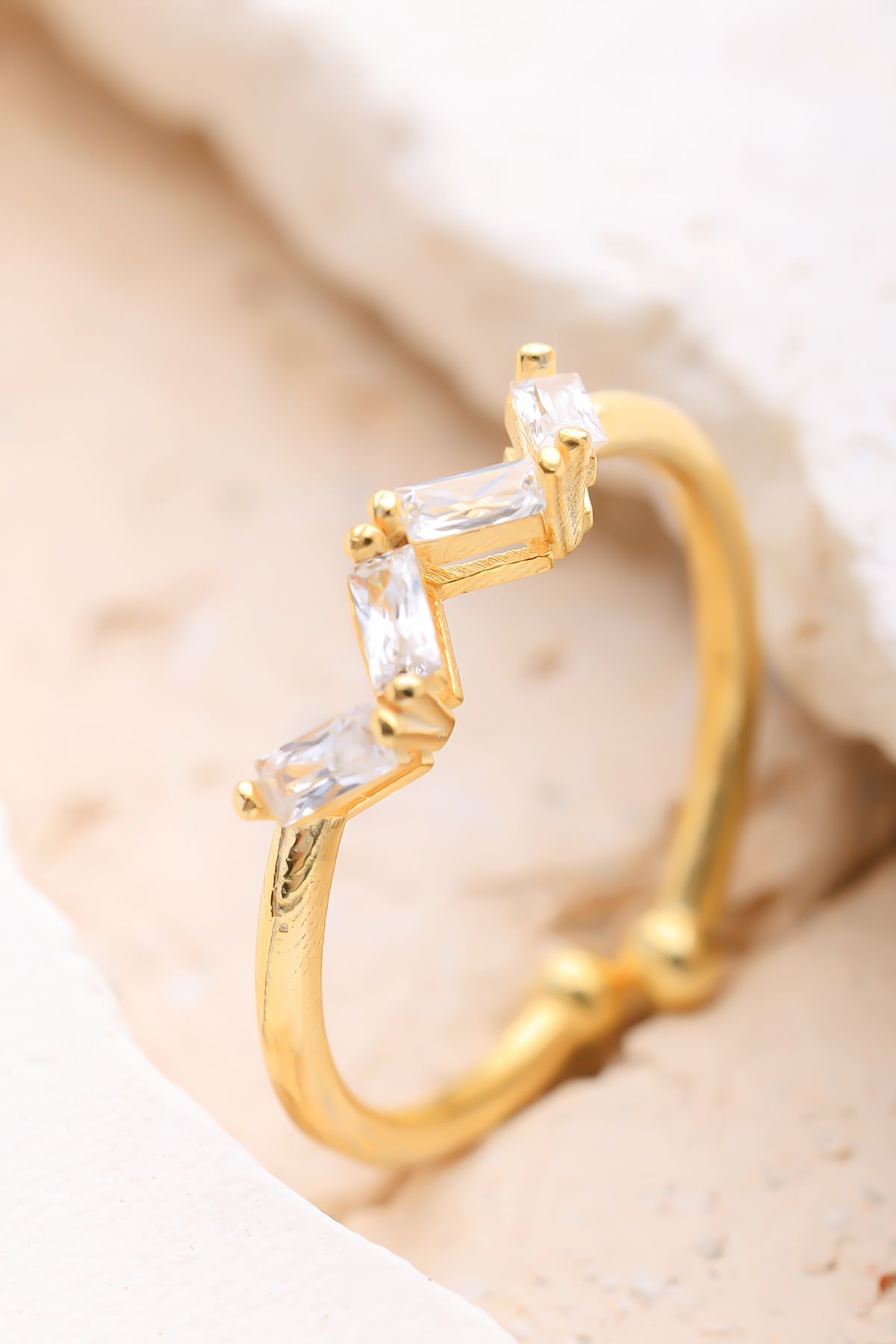 Lucente Jewellery Özel Hediye Kutulu Minimal Zigzag Baget Taşlı Gümüş Altın Kaplama Ayarlanabilir Yüzük