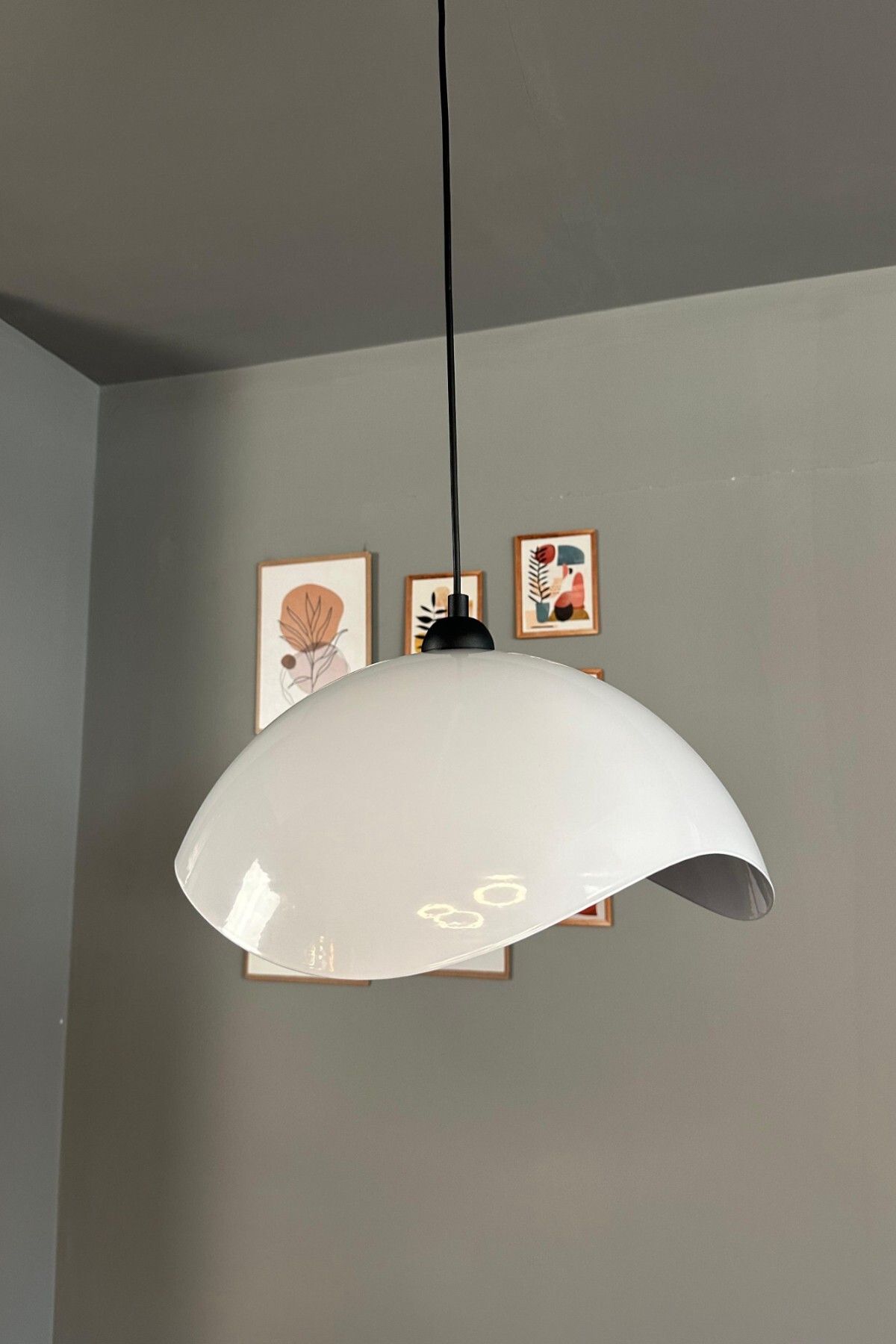 Bamyum Luna Beyaz Tekli Avize Siyah Yarım Lale Başlık Sarkıt Lamba Restoran Salon Aydınlatma