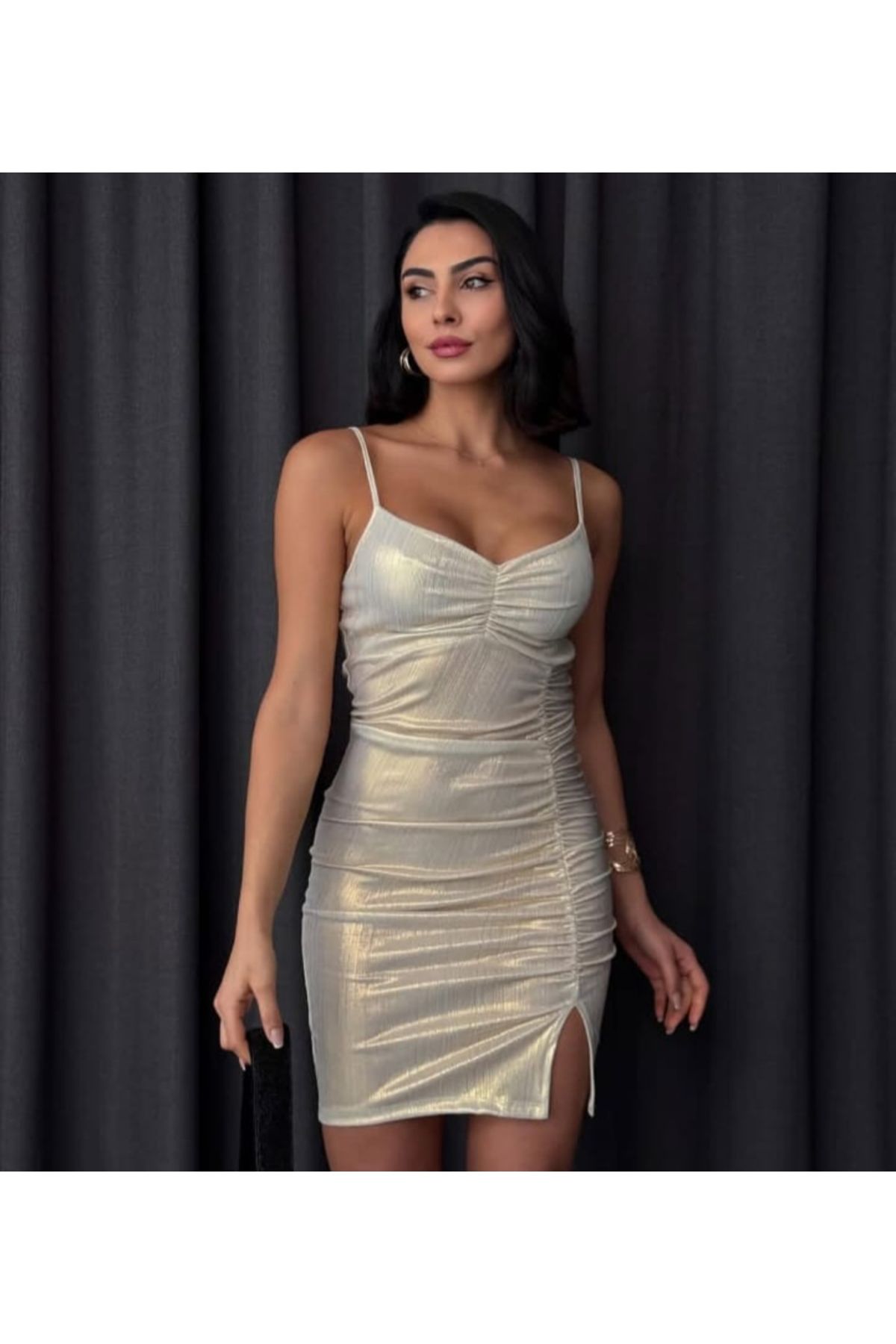 MODA Parlak gece elbisesi