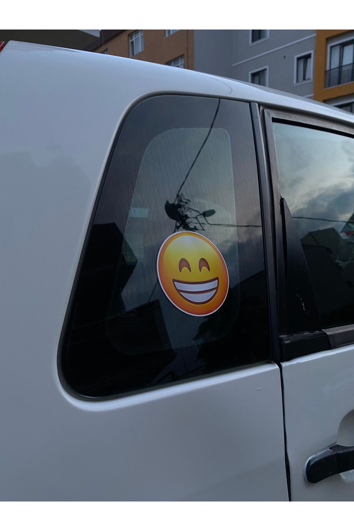 Axion Garage Sırıtan Emoji Sticker / 10 CM / Gülen Emoji Sticker / Sırıtarak Gülen Emoji Sticker