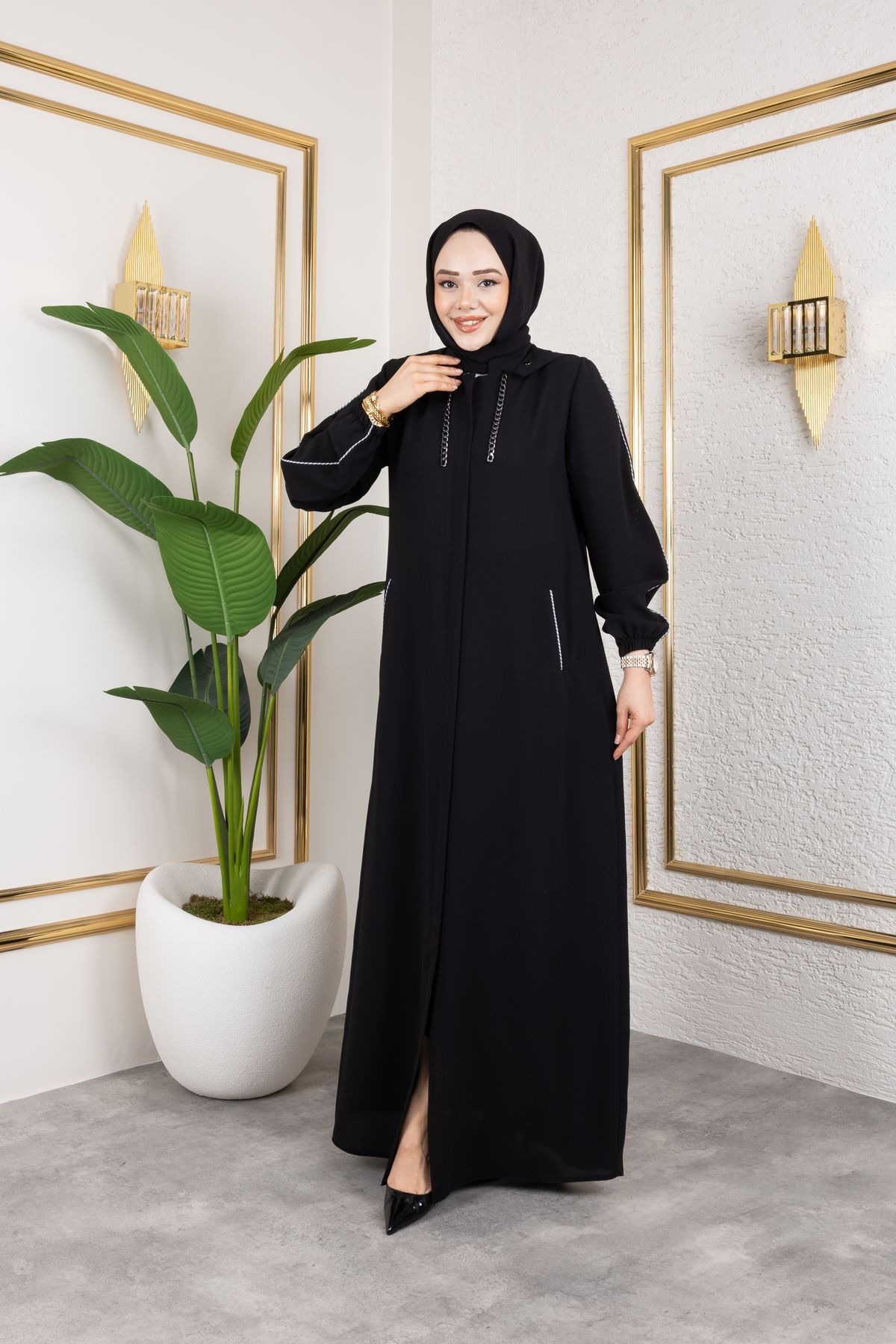 Nevayla Moda Biyeli Şerit Metal Aksesuar Detaylı Ferace / Siyah - F0144