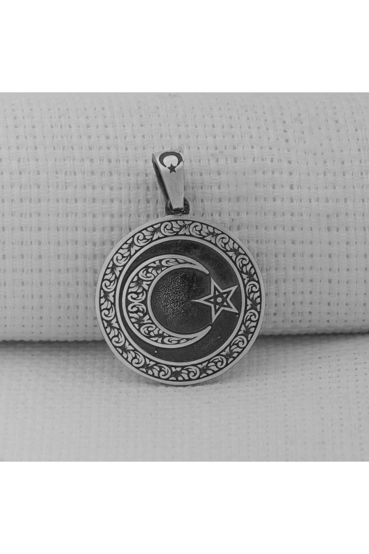 shop Siyah Gravur İşlemeli Ay Yıldız 925 Ayar Gümüş Erkek Kolye Ucu