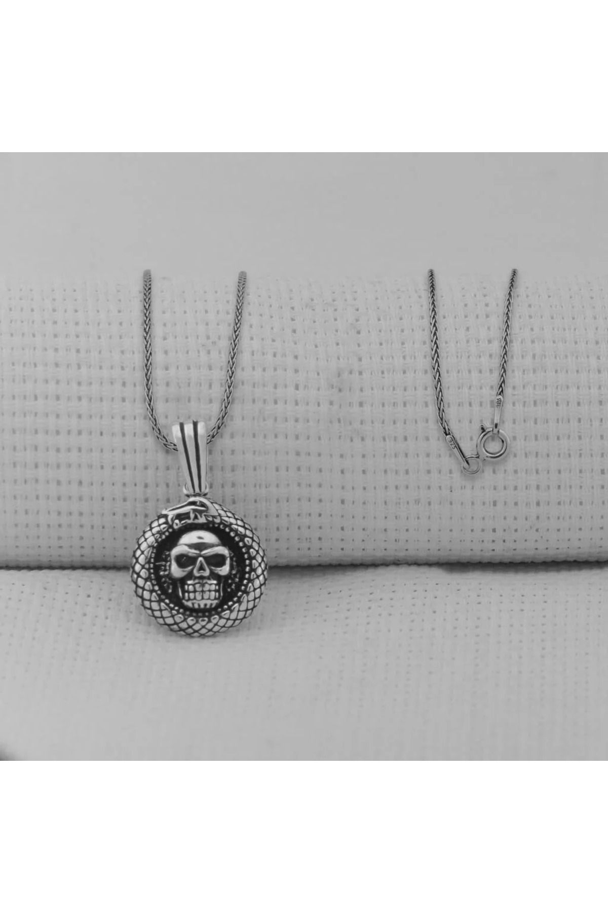 shop Kurukafalı Yılan Tasarımlı 925 Ayar Gümüş Erkek Kolye