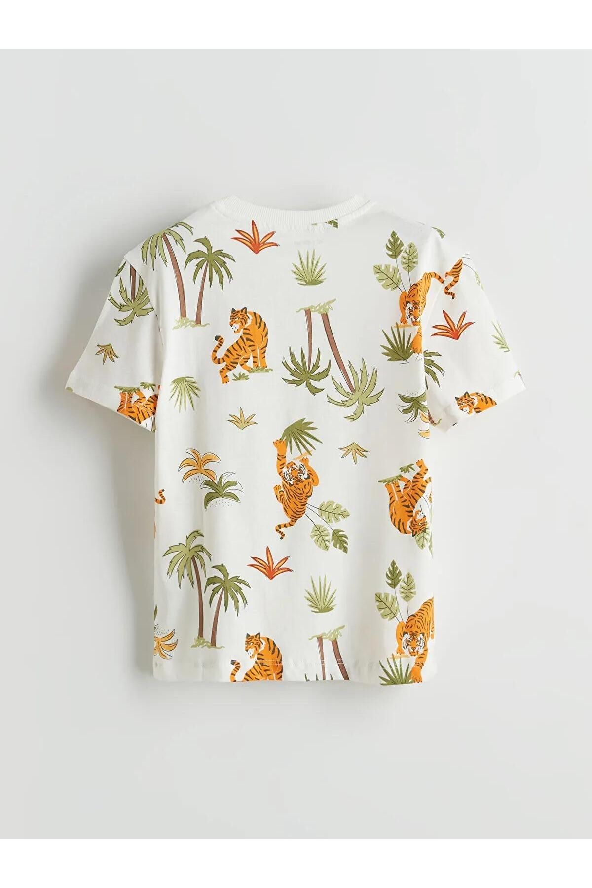 LC Waikiki-Lcw Kids Printed Boys T-Shirt and Shorts 2-Piece (S5) 4