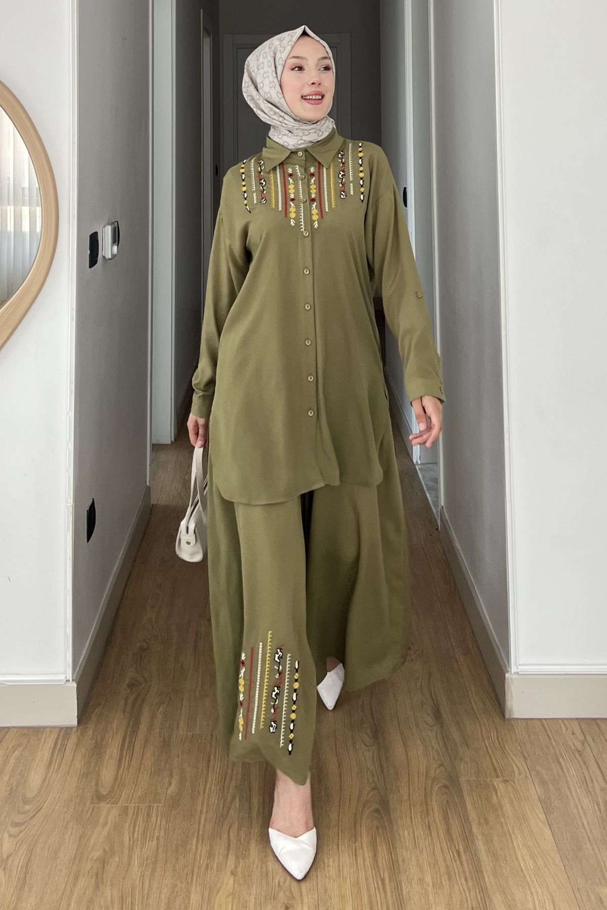 Saklı Butik Aybike Simetrik Nakışlı Takım SK-8535
