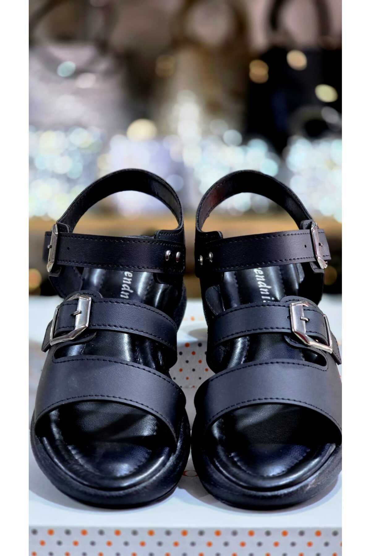 Shoes'n Kadın Çift Toka Detaylı Ortepedik Sandalet