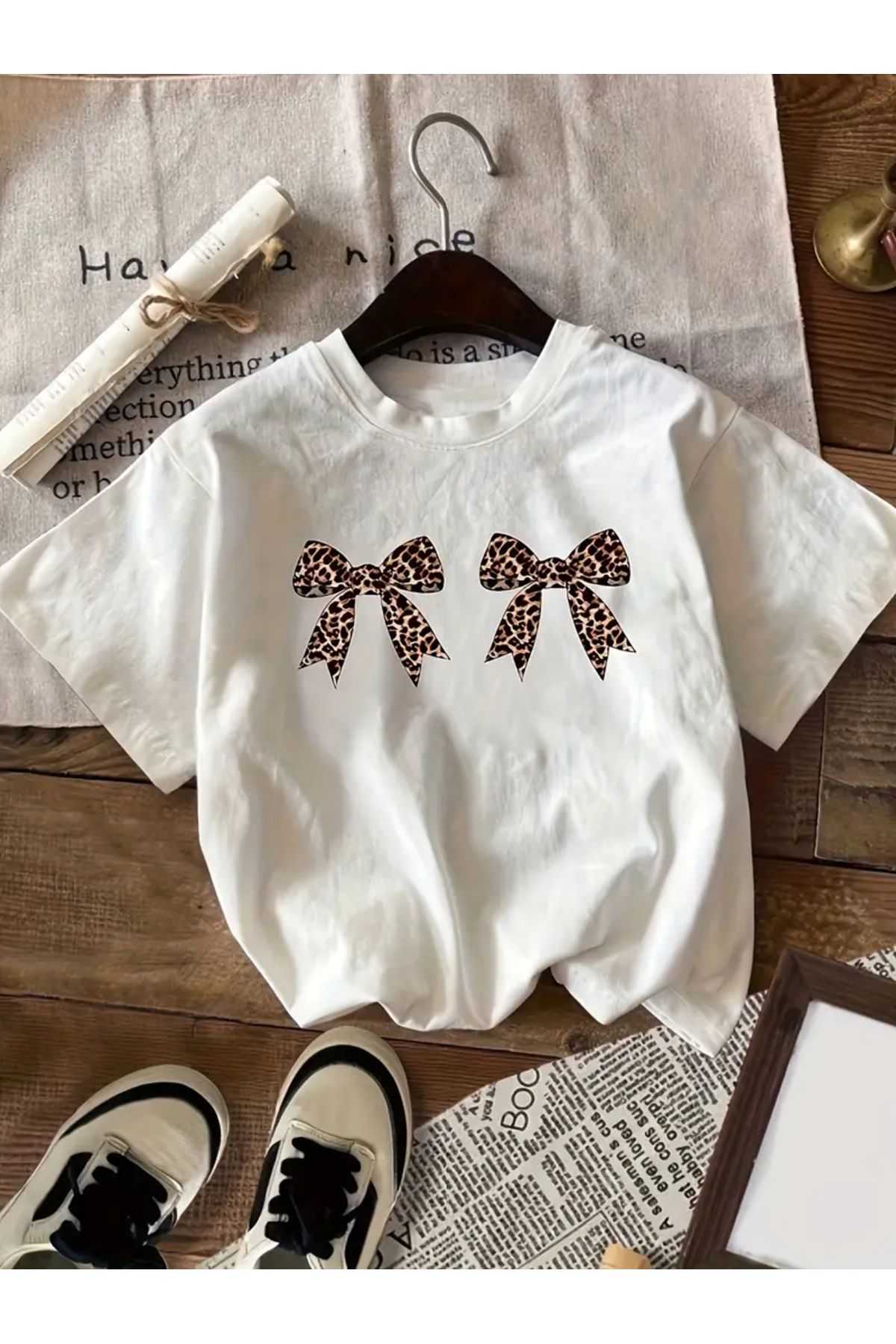HA HA Kadın Leopar Desenli Fiyonk Baskılı Beyaz T-shirt