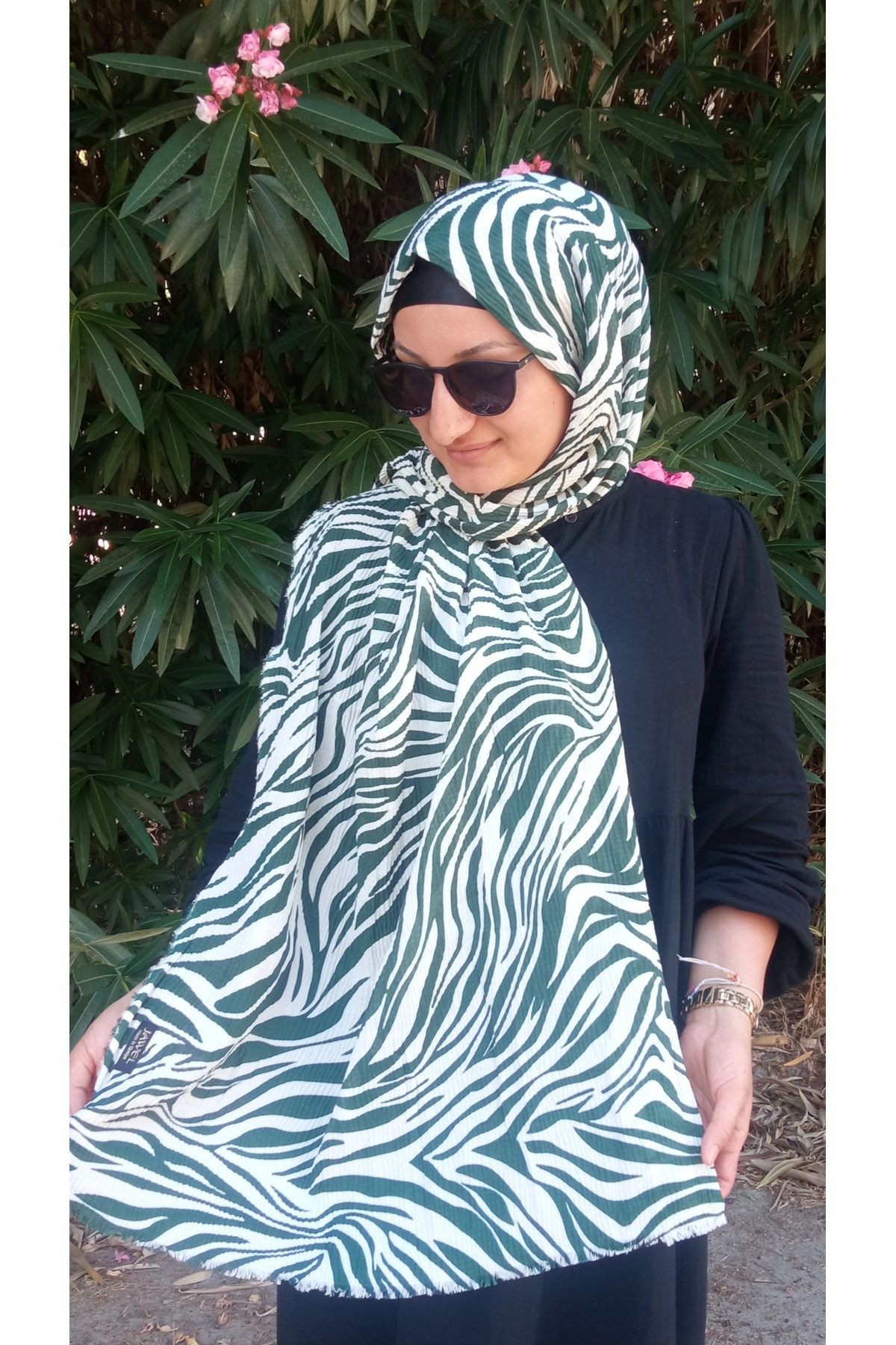 Erdem Zebra desenli yeşil şal modelimiz 195x90 cm
