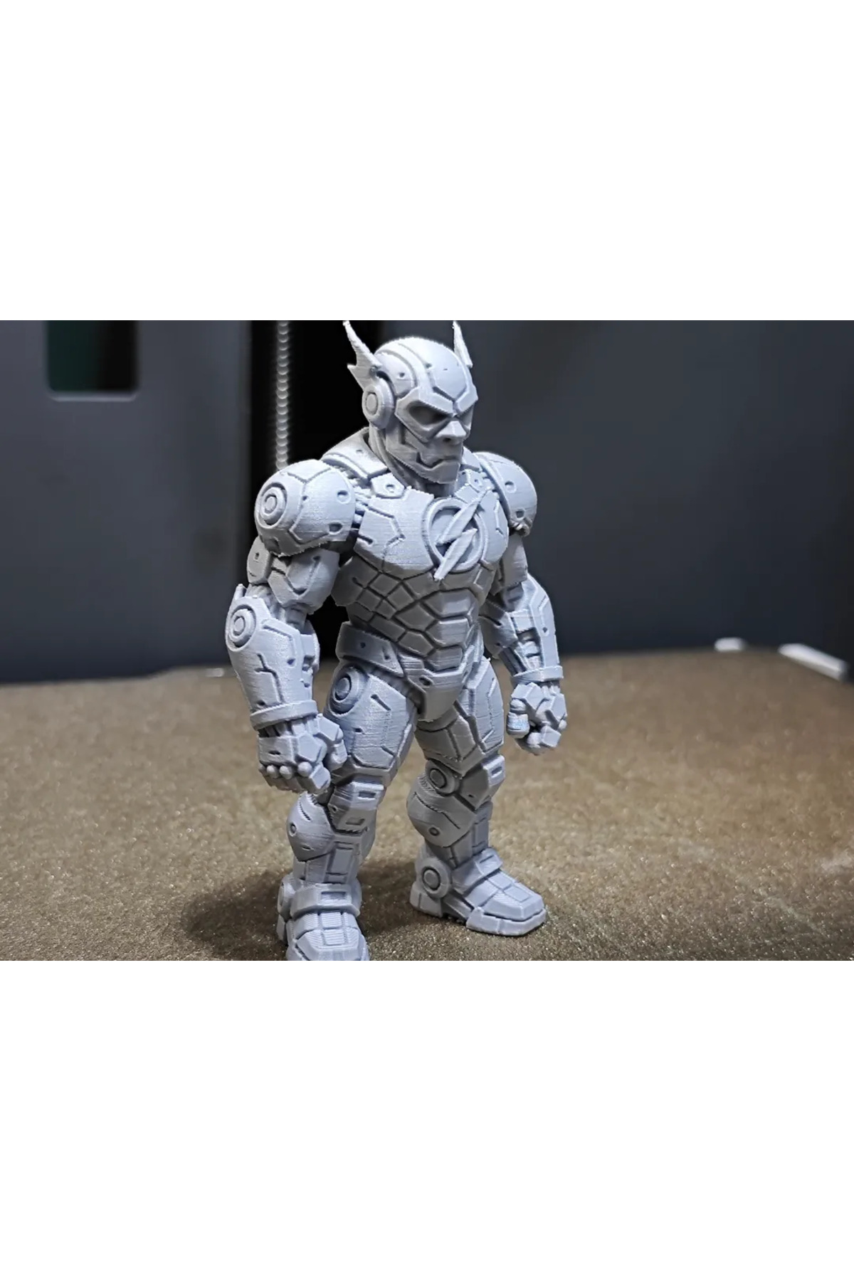 مجسم فلاش روبوت 15 سم – لعبة ديكور مطبوعة ثلاثية الأبعاد قابلة للتحريك (يمكن كتابة الاسم)