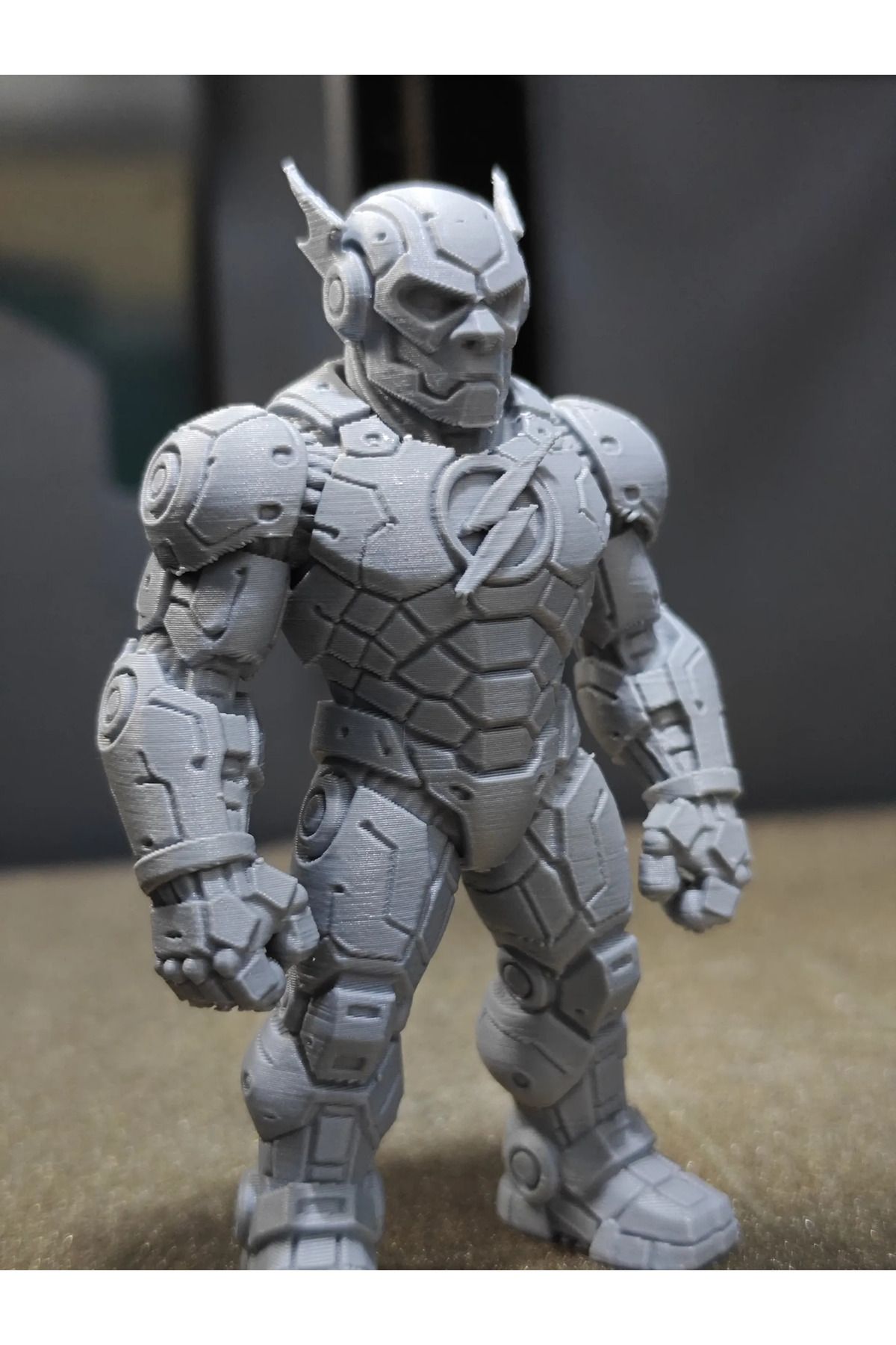 Phigo Flash Robot Figür 15 cm – Hareketli 3D Baskı Dekoratif Oyuncak (İsim Yazılabilir)