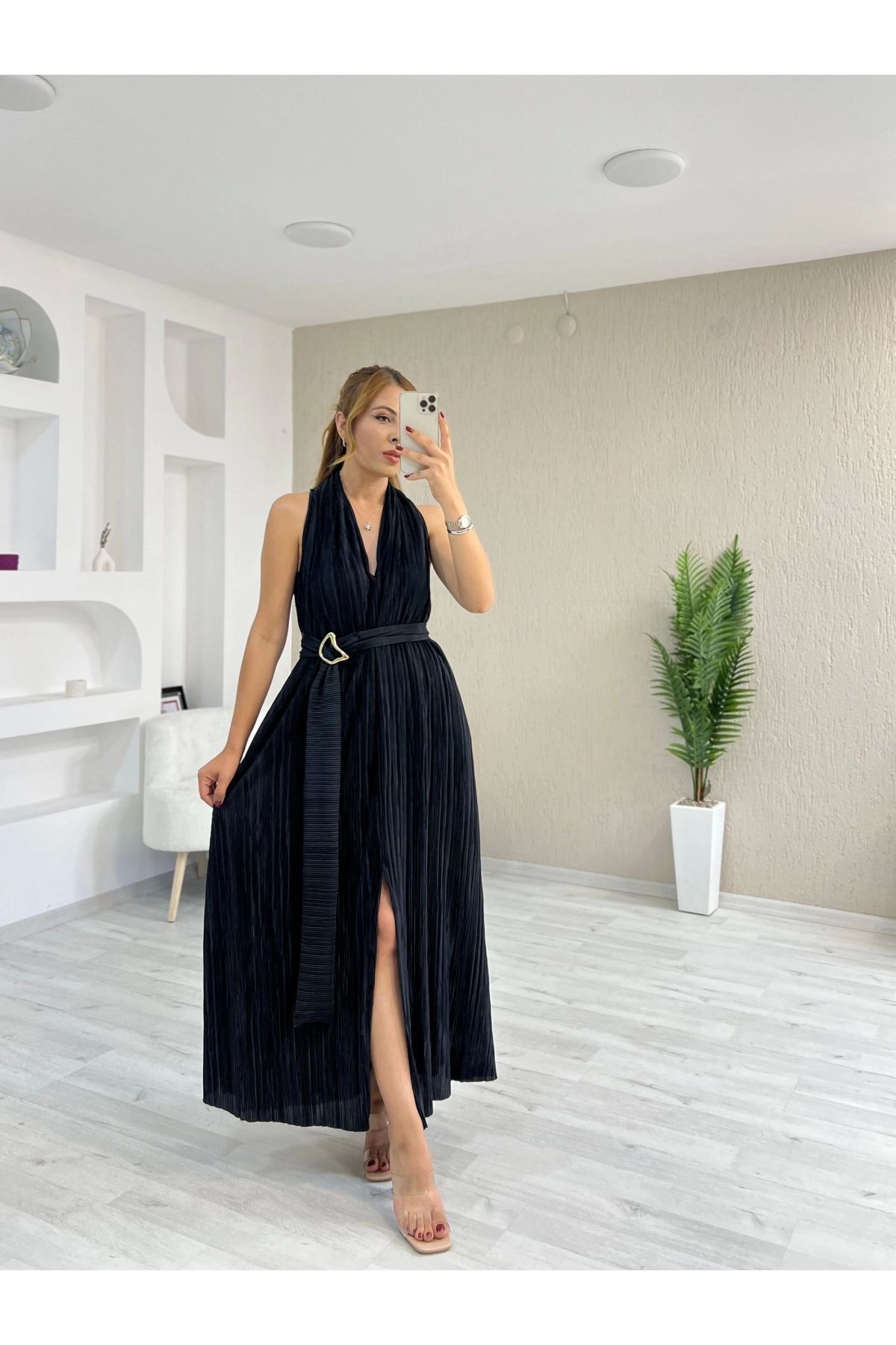 İrka Moda Krinkıl Kumaş Pliseli Toka Detay Elbise Siyah