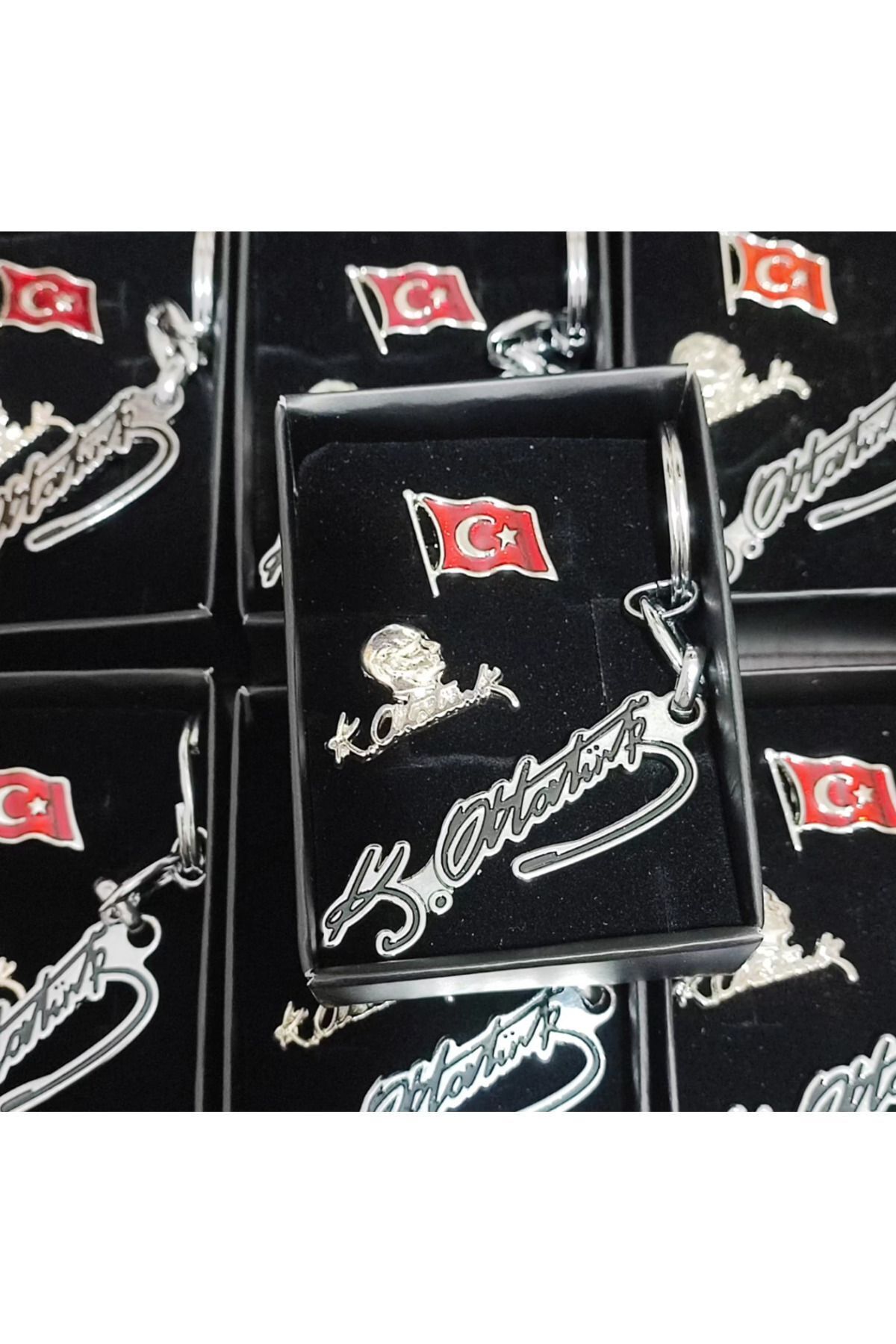 teknotrust 29 Ekim Cumhuriyet Bayramı Seti, Atatürk İmzalı Anahtarlık ve Türk Bayraklı Rozet