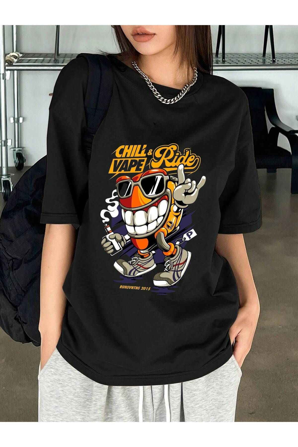 ELNOYA Unisex Siyah Oversize "Chill Ride Vape" Baskılı Bisiklet Yaka Rahat T-shirt