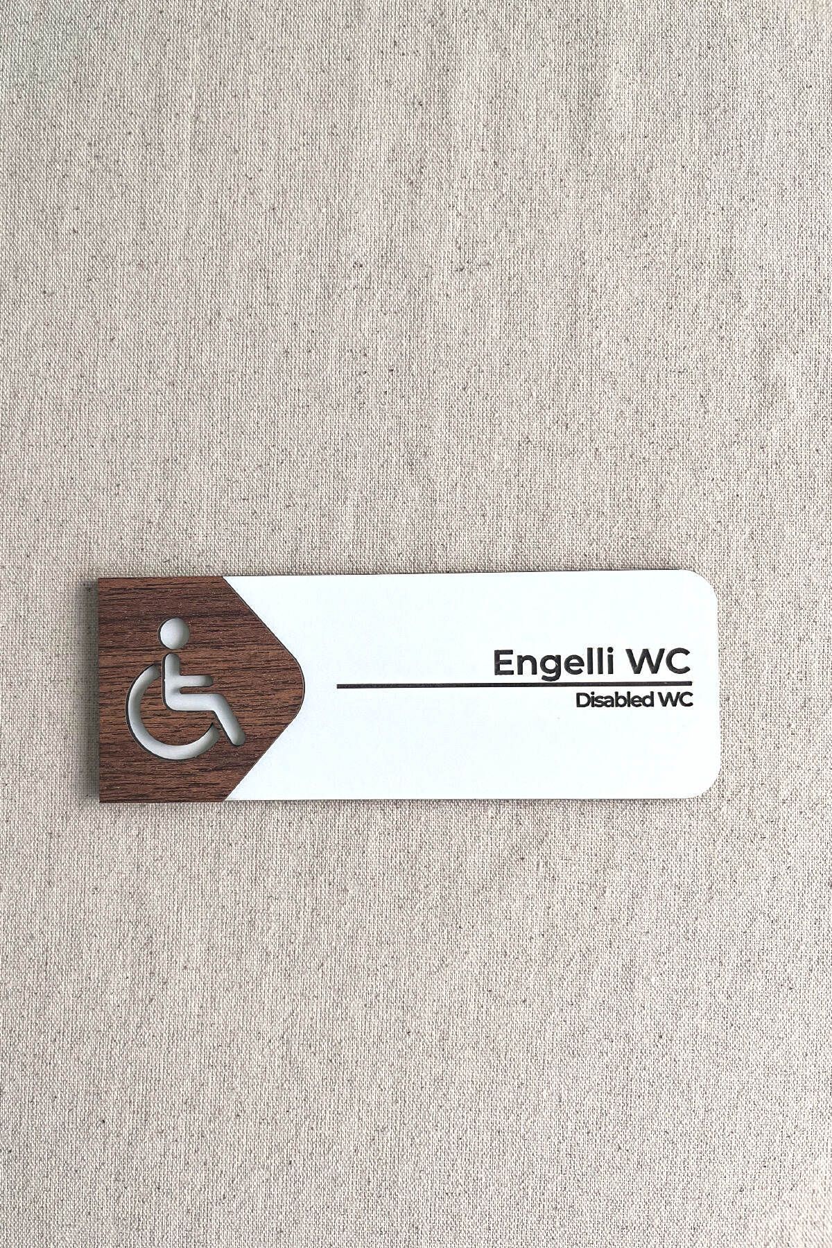 Kuzeylina Engelli WC Kapı Tabelası – MDF Tuvalet Yönlendirme Levhası | 19x7 cm Çift Katmanlı