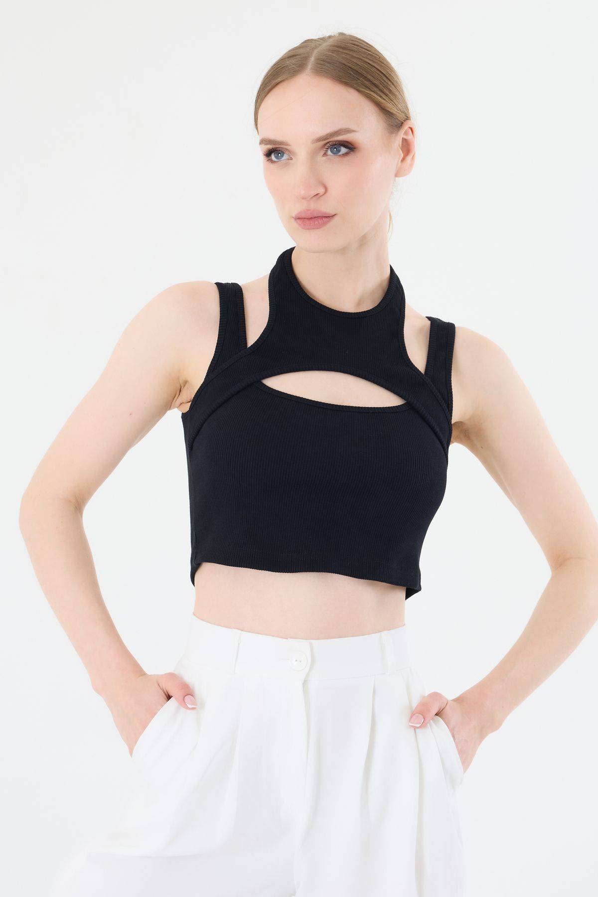MODA Asimetrik Yaka Fit Crop