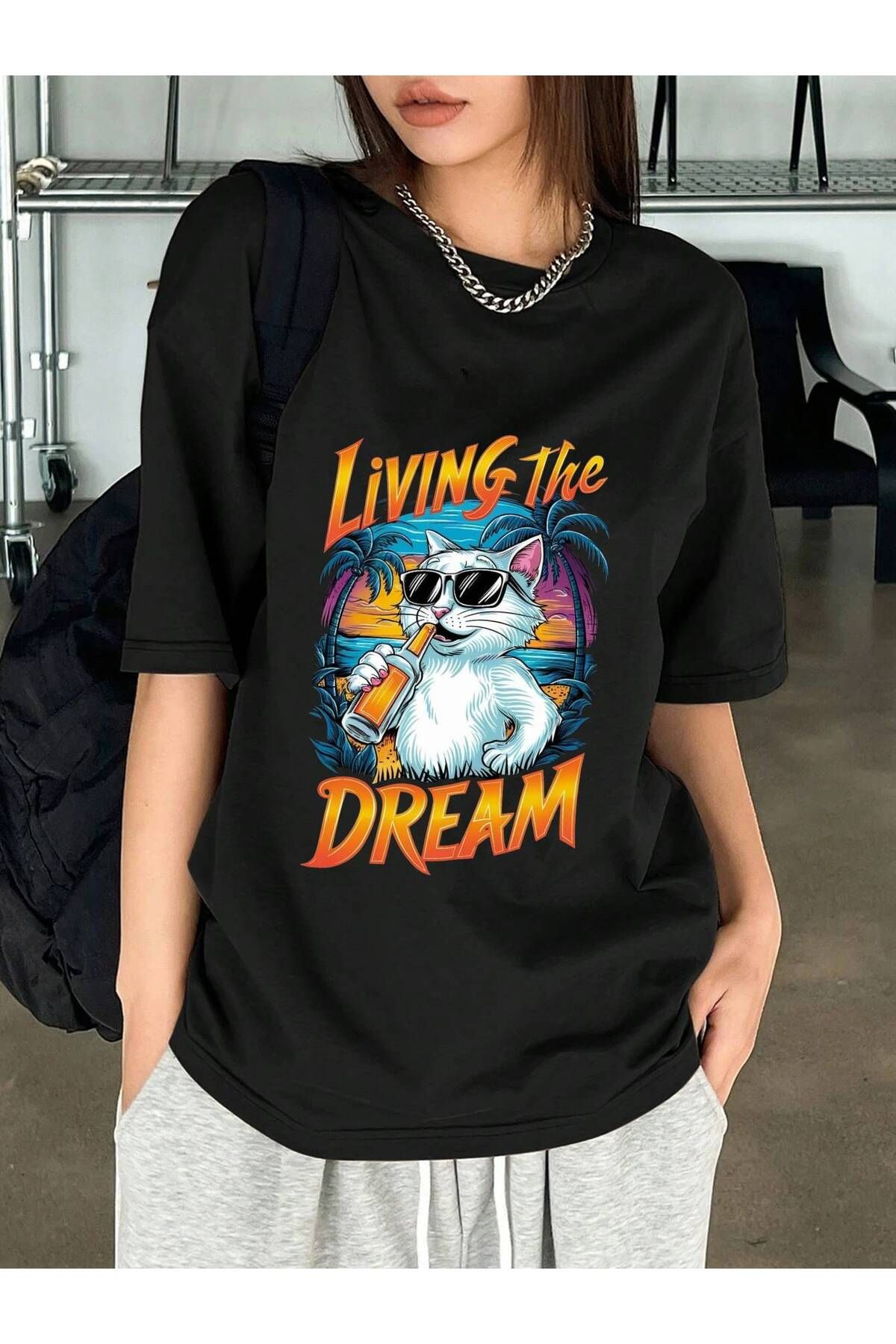 ELNOYA Unisex Siyah Oversize "Living The Dream" Baskılı Bisiklet Yaka Rahat T-shirt