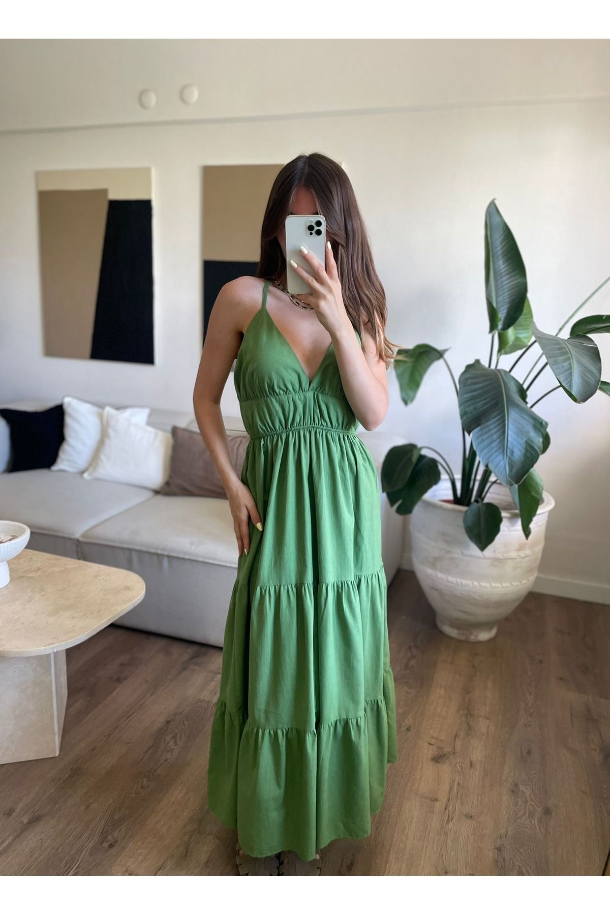 Özgece SIRTI ÇAPRAZ ASKILI YEŞİL ELBİSE