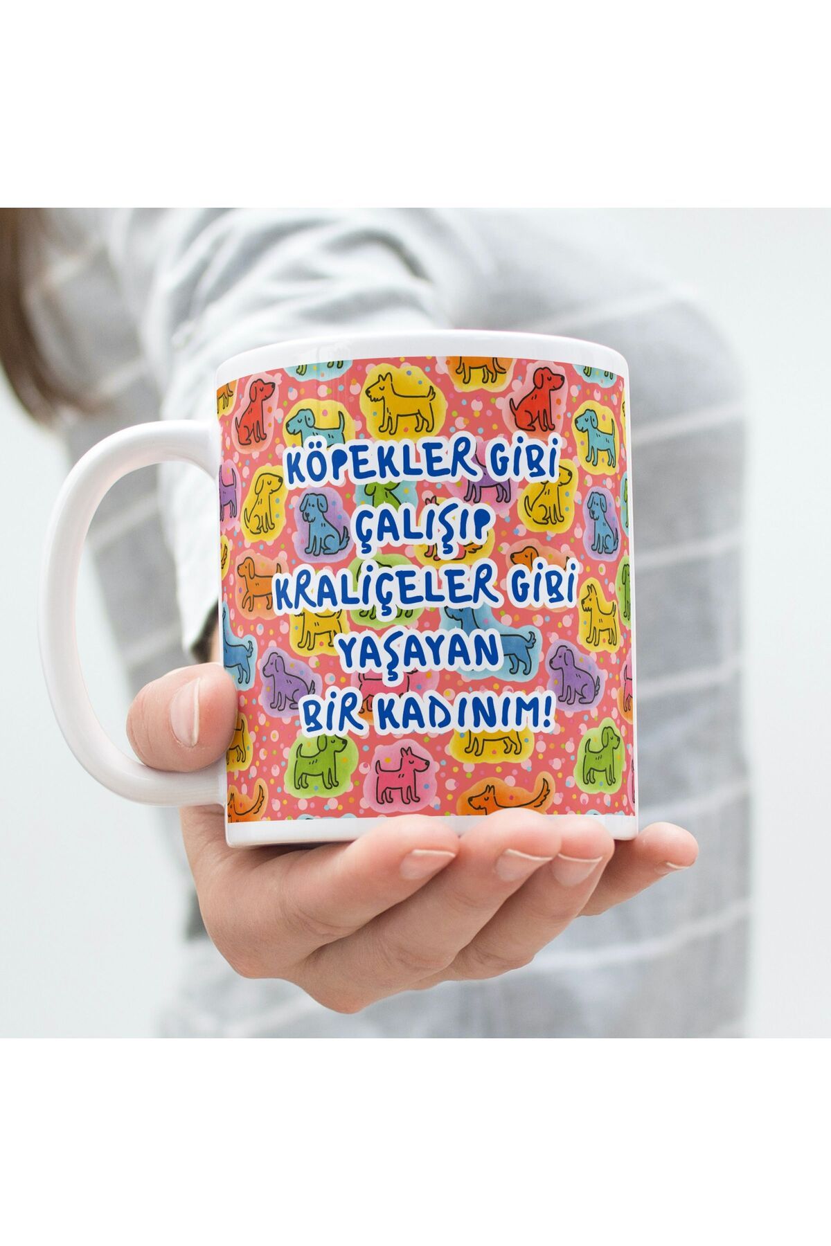 kuphane Köpekler Gibi Çalışıp Kraliçeler Gibi Yaşayan Kadın Baskılı Kupa