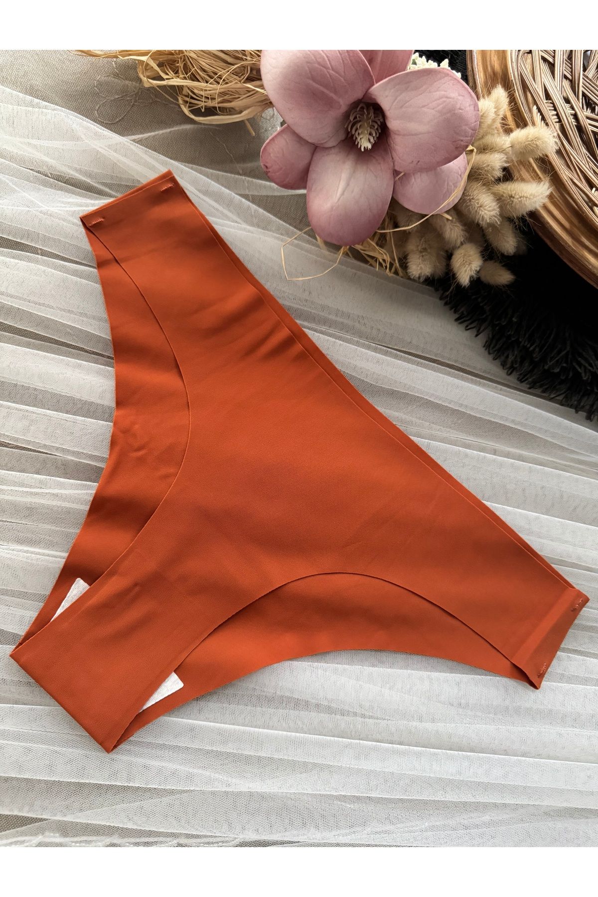 MODA DESENLİ LAZER KESİM İÇ ÇAMAŞİR